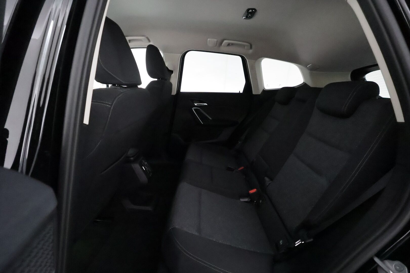BMW IX1 2023 U11 30 xDrive **Adapt.Vakkari / Widescreen / ComfortAccess / P.kamera / Adapt. LED / Apple&Android** - 3,99 % KORKOTARJOUS TÄHÄN AUTOON - Akku Kuntotarkistettu!