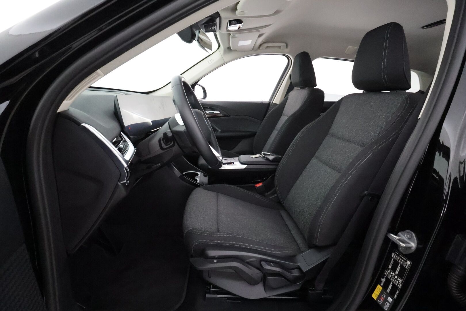 BMW IX1 2023 U11 30 xDrive **Adapt.Vakkari / Widescreen / ComfortAccess / P.kamera / Adapt. LED / Apple&Android** - 3,99 % KORKOTARJOUS TÄHÄN AUTOON - Akku Kuntotarkistettu!
