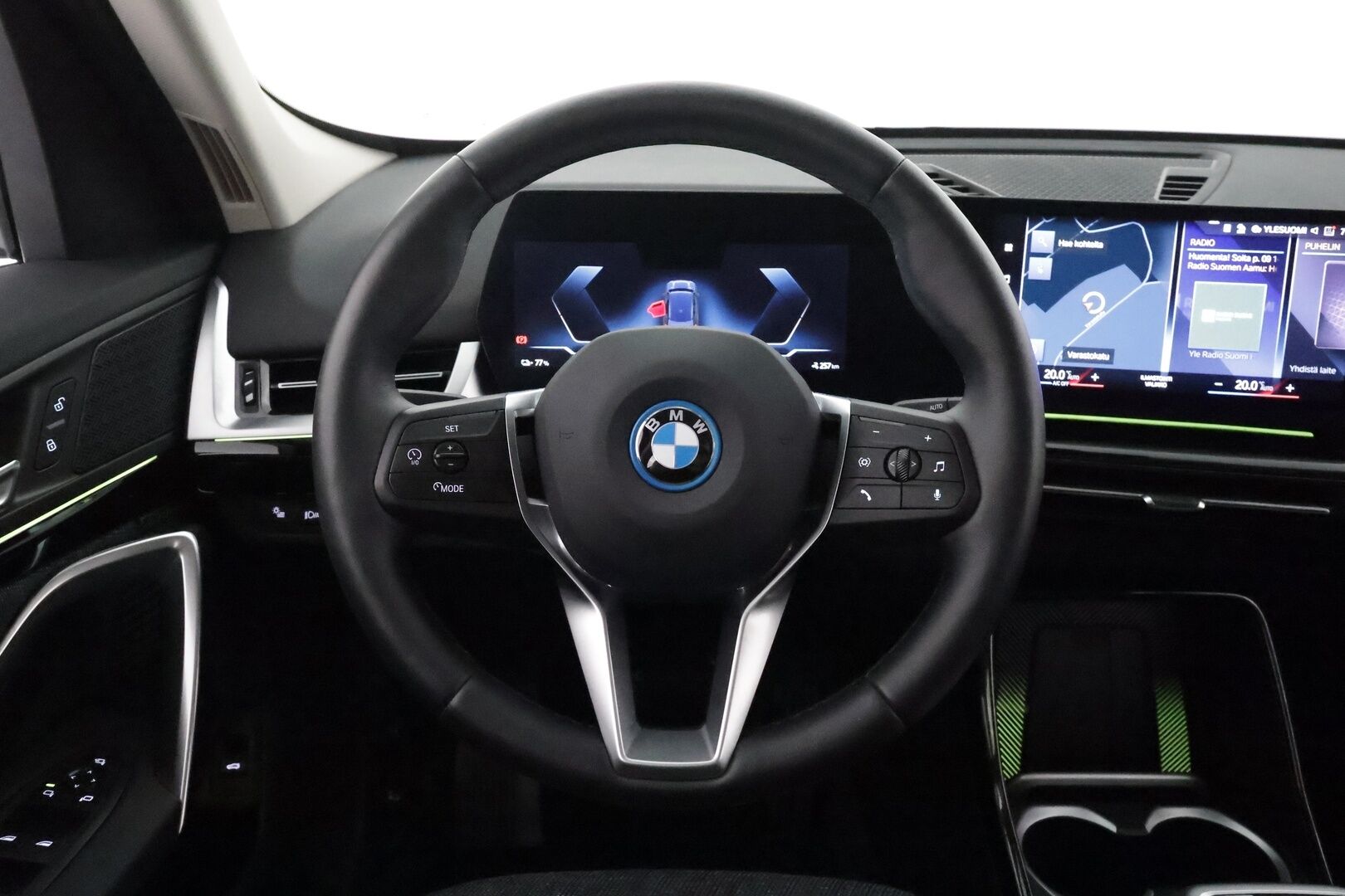 BMW IX1 2023 U11 30 xDrive **Adapt.Vakkari / Widescreen / ComfortAccess / P.kamera / Adapt. LED / Apple&Android** - 3,99 % KORKOTARJOUS TÄHÄN AUTOON - Akku Kuntotarkistettu!