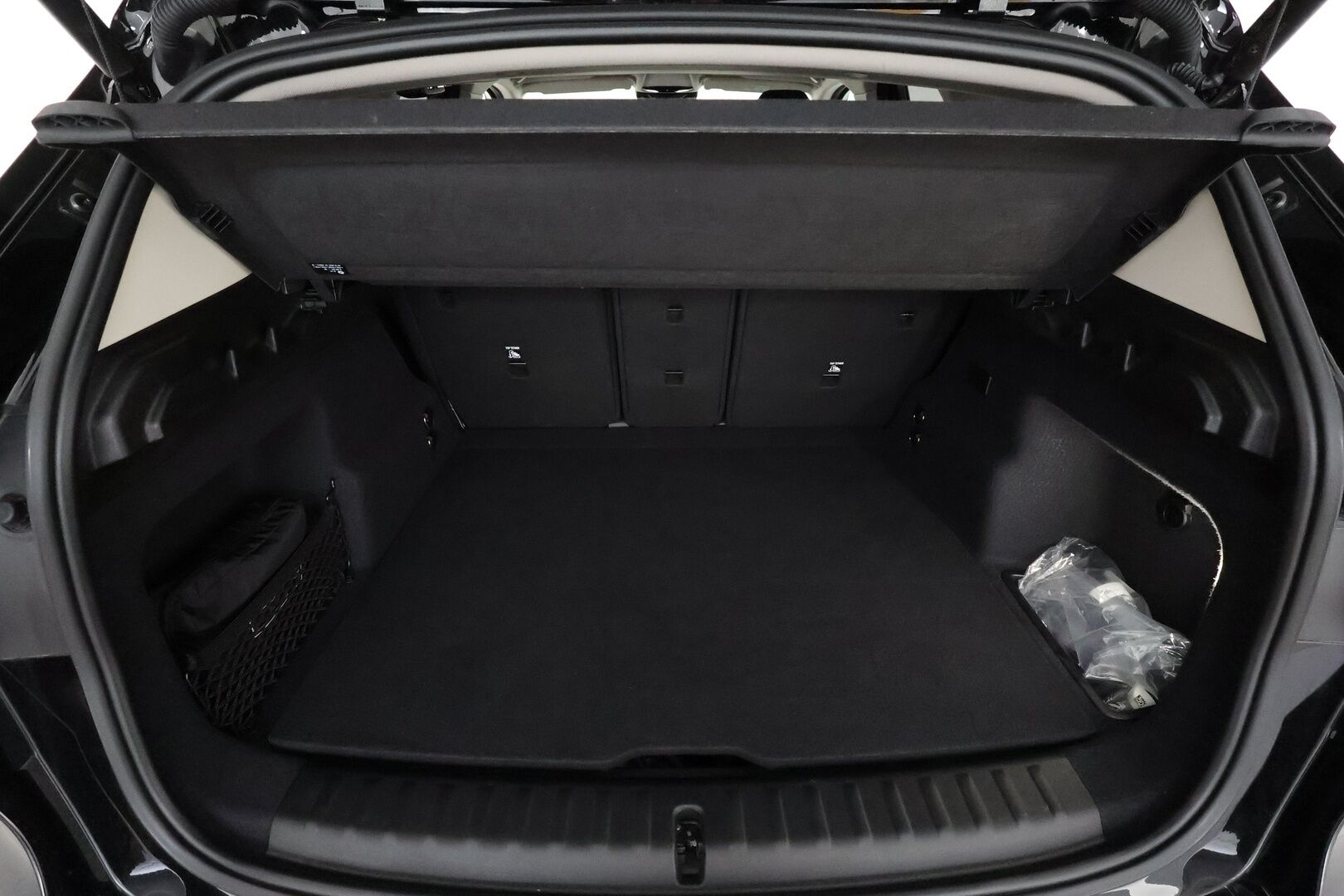BMW IX1 2023 U11 30 xDrive **Adapt.Vakkari / Widescreen / ComfortAccess / P.kamera / Adapt. LED / Apple&Android** - 3,99 % KORKOTARJOUS TÄHÄN AUTOON - Akku Kuntotarkistettu!