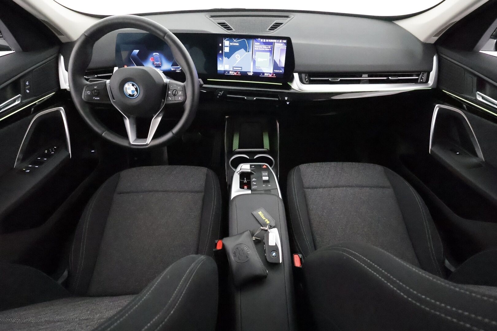 BMW IX1 2023 U11 30 xDrive **Adapt.Vakkari / Widescreen / ComfortAccess / P.kamera / Adapt. LED / Apple&Android** - 3,99 % KORKOTARJOUS TÄHÄN AUTOON - Akku Kuntotarkistettu!