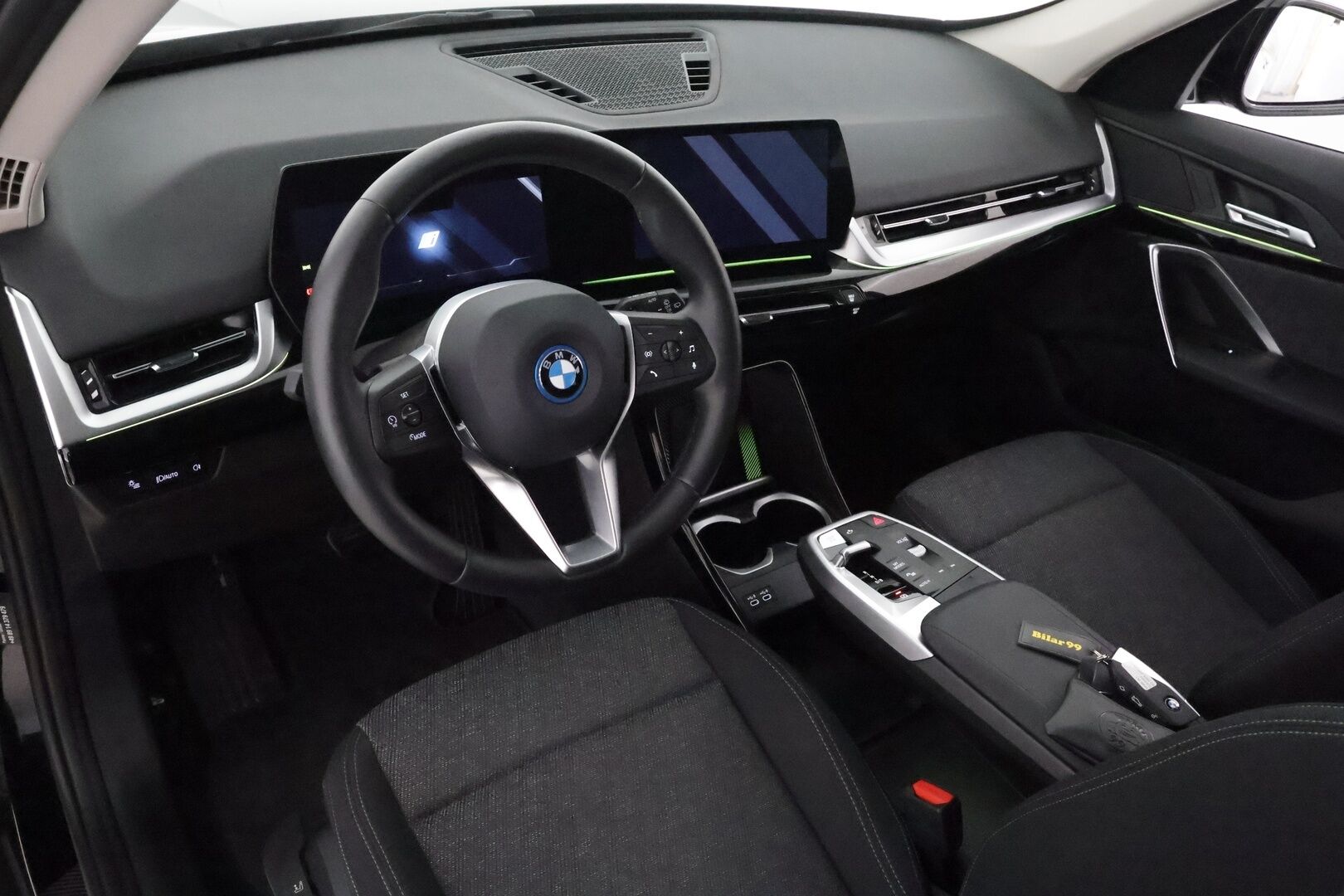BMW IX1 2023 U11 30 xDrive **Adapt.Vakkari / Widescreen / ComfortAccess / P.kamera / Adapt. LED / Apple&Android** - 3,99 % KORKOTARJOUS TÄHÄN AUTOON - Akku Kuntotarkistettu!