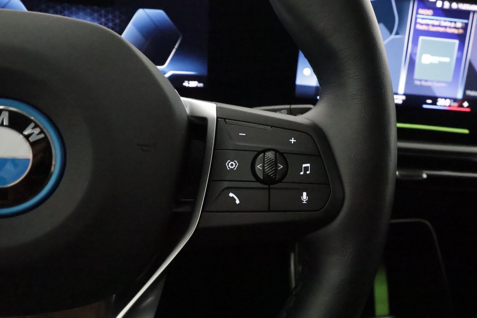 BMW IX1 2023 U11 30 xDrive **Adapt.Vakkari / Widescreen / ComfortAccess / P.kamera / Adapt. LED / Apple&Android** - 3,99 % KORKOTARJOUS TÄHÄN AUTOON - Akku Kuntotarkistettu!