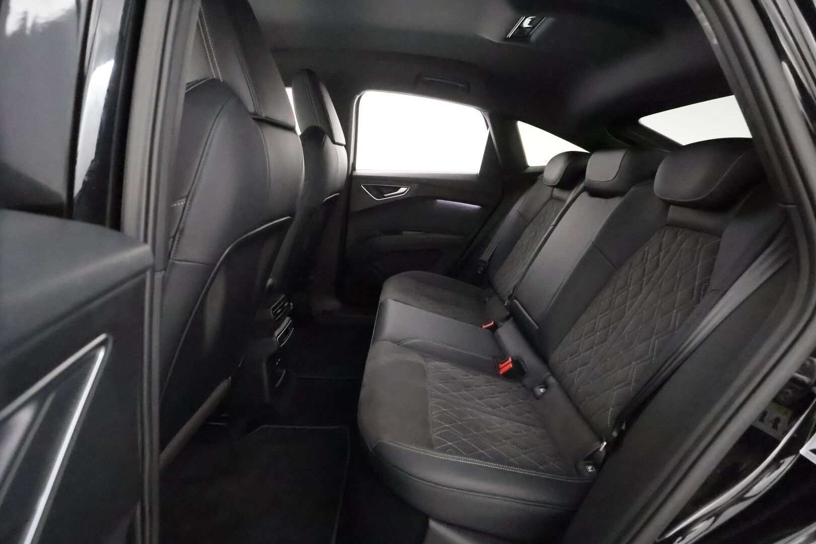 AUDI Q4 E-TRON 2022 40 Sportback S-Line **HUD / Adapt. vakkari / Lämpöpumppu / Matrix / P.kamera / Keyless** - 3,99 % KORKOTARJOUS TÄHÄN AUTOON - 