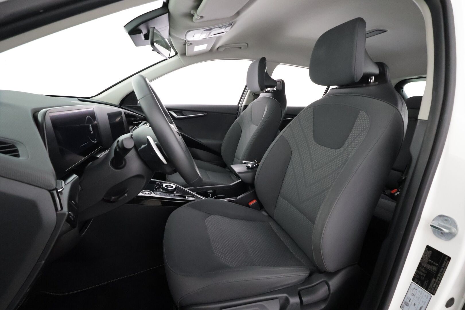 KIA NIRO 2023 LX 64,8 kWh 204 hv - | ACC | Lohko | P.Kamera | LED | Ratinlämmitys | Digimittaristo | Kahdet Renkaat |