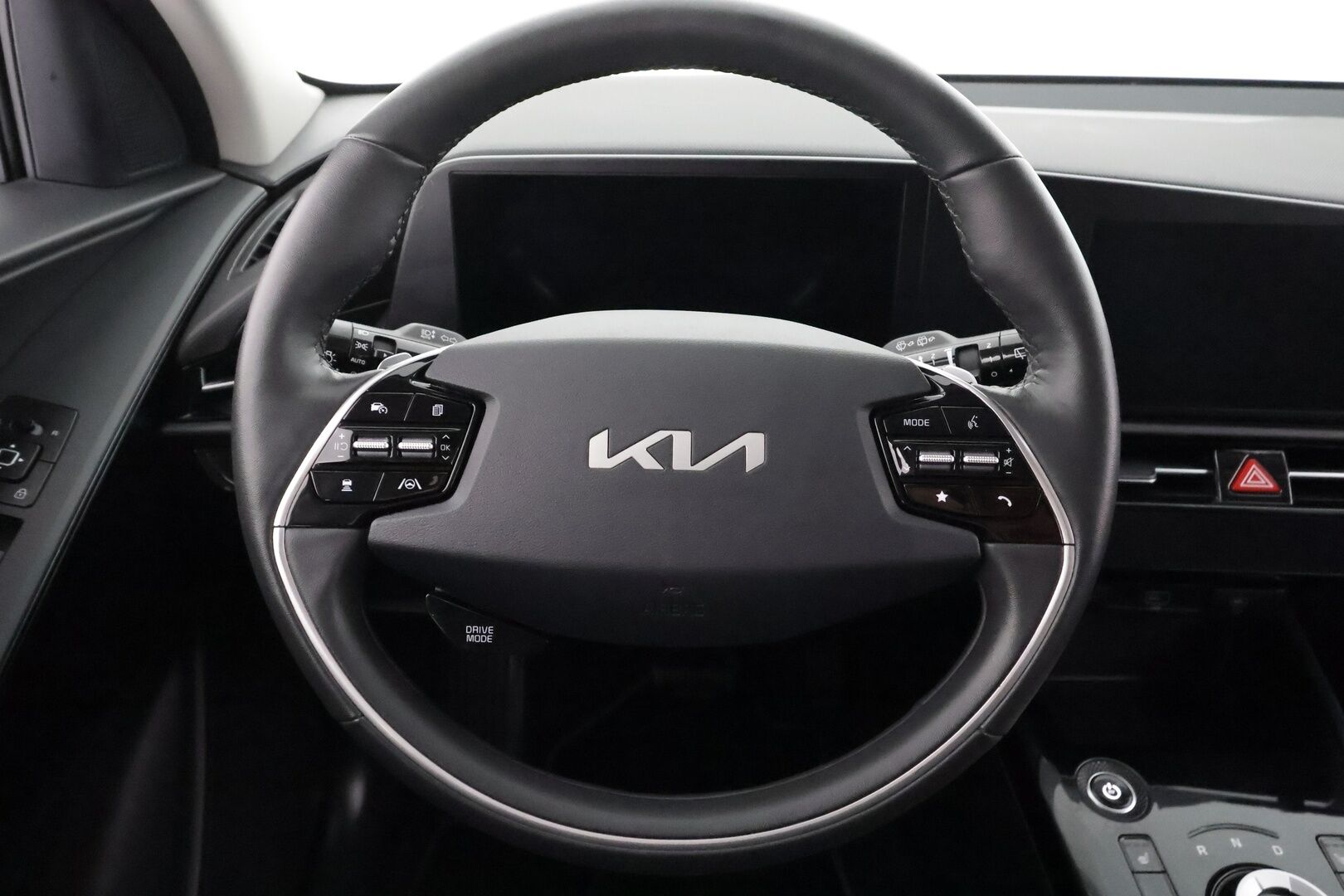 KIA NIRO 2023 LX 64,8 kWh 204 hv - | ACC | Lohko | P.Kamera | LED | Ratinlämmitys | Digimittaristo | Kahdet Renkaat |