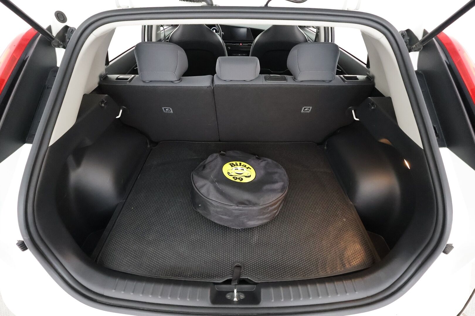 KIA NIRO 2023 LX 64,8 kWh 204 hv - | ACC | Lohko | P.Kamera | LED | Ratinlämmitys | Digimittaristo | Kahdet Renkaat |