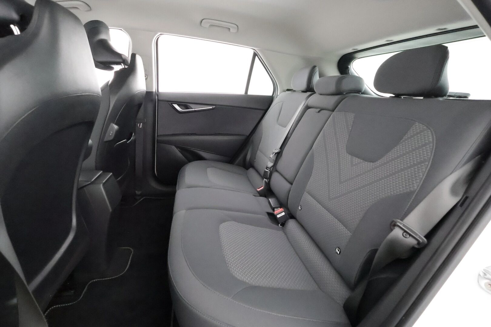 KIA NIRO 2023 LX 64,8 kWh 204 hv - | ACC | Lohko | P.Kamera | LED | Ratinlämmitys | Digimittaristo | Kahdet Renkaat |