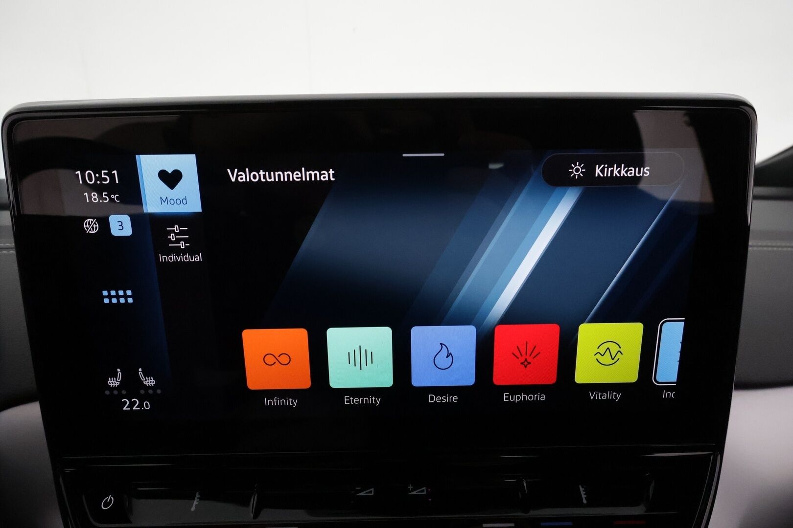 VOLKSWAGEN ID.4 2023 Pro Performance 150 kW **Adapt.vakkari / Travel Assist / Hierovat Muistipenkit / Lämpöpumppu / Koukku / 360 Kamera** - 3,99 % KORKOTARJOUS TÄHÄN AUTOON - 