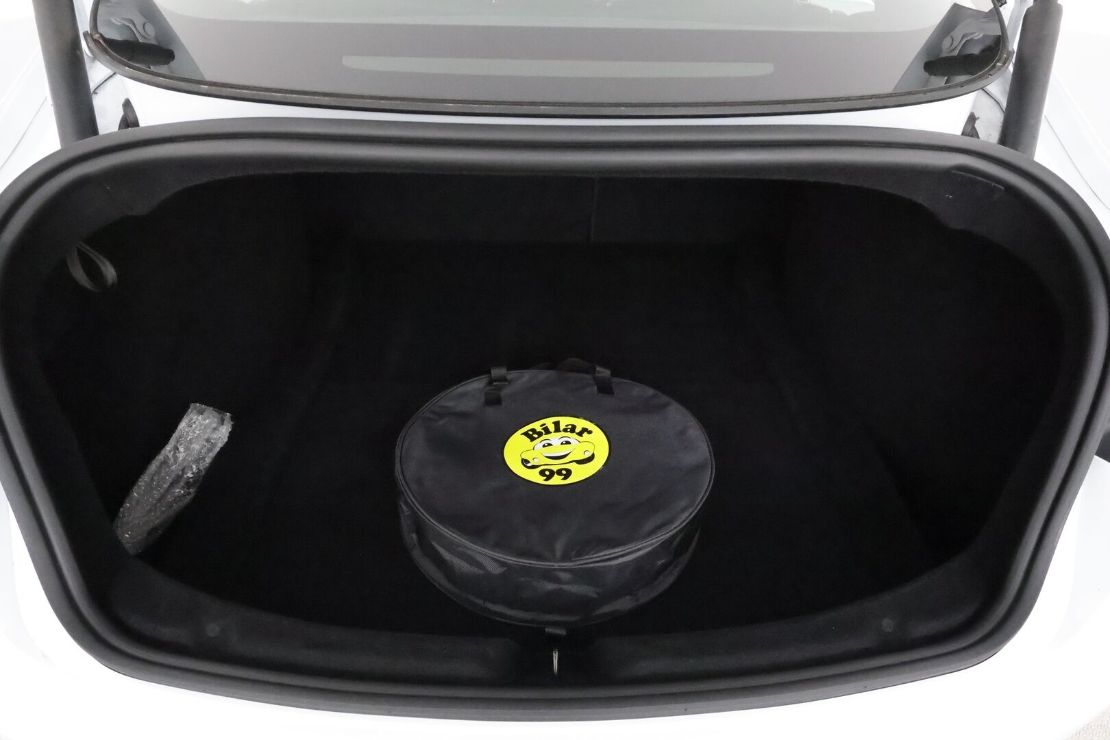 TESLA MODEL 3 2024 Highland Long Range **Ilmastoidut penkit / Lämpöpumppu / Matrix LED / Autopilot / Lasikatto / P.kamera** - 3,99 % KORKOTARJOUS TÄHÄN AUTOON - Ambient valot / Koti- ja kauppakeskus laturit