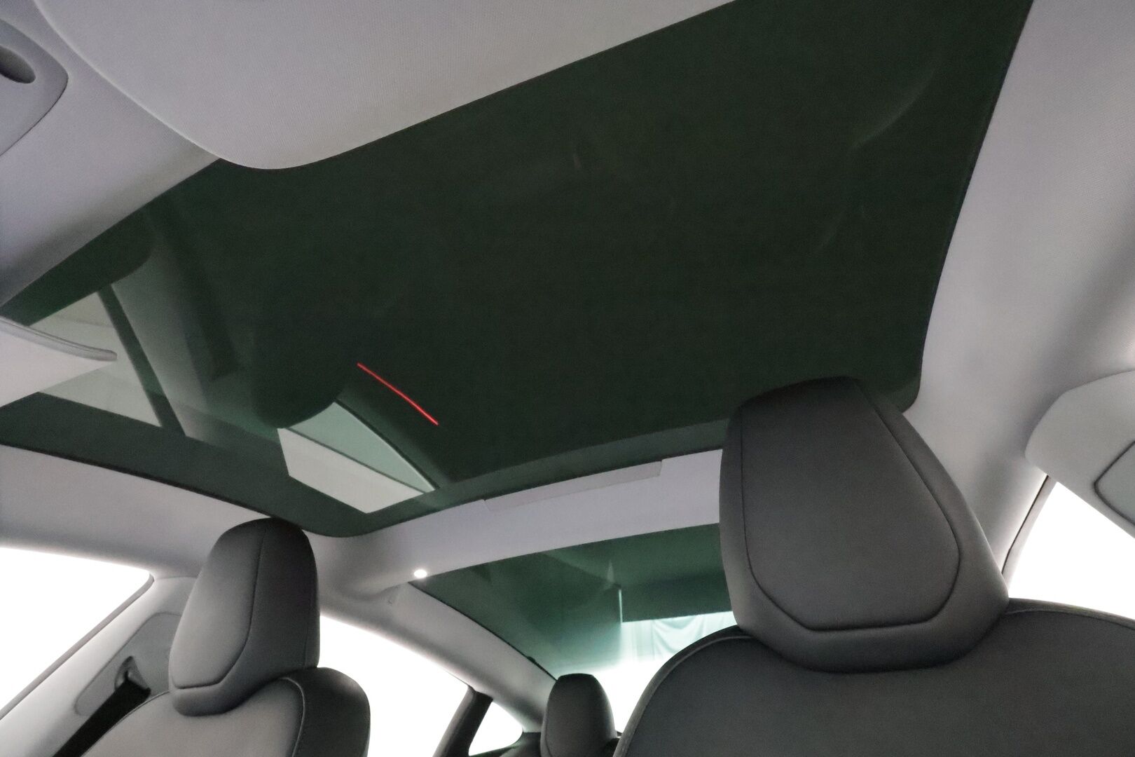 TESLA MODEL 3 2024 Highland Long Range **Ilmastoidut penkit / Lämpöpumppu / Matrix LED / Autopilot / Lasikatto / P.kamera** - 3,99 % KORKOTARJOUS TÄHÄN AUTOON - Ambient valot / Koti- ja kauppakeskus laturit