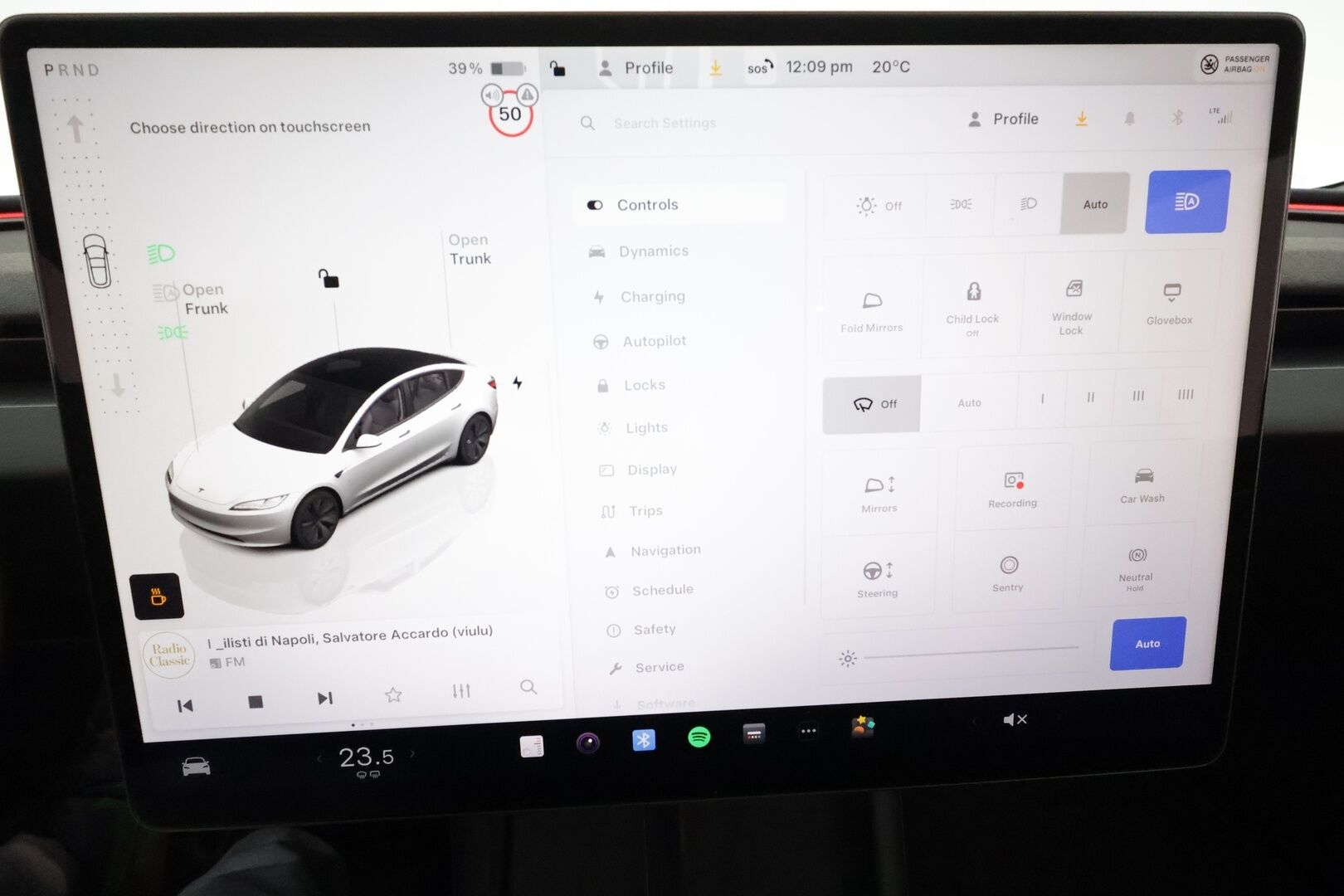 TESLA MODEL 3 2024 Highland Long Range **Ilmastoidut penkit / Lämpöpumppu / Matrix LED / Autopilot / Lasikatto / P.kamera** - 3,99 % KORKOTARJOUS TÄHÄN AUTOON - Ambient valot / Koti- ja kauppakeskus laturit