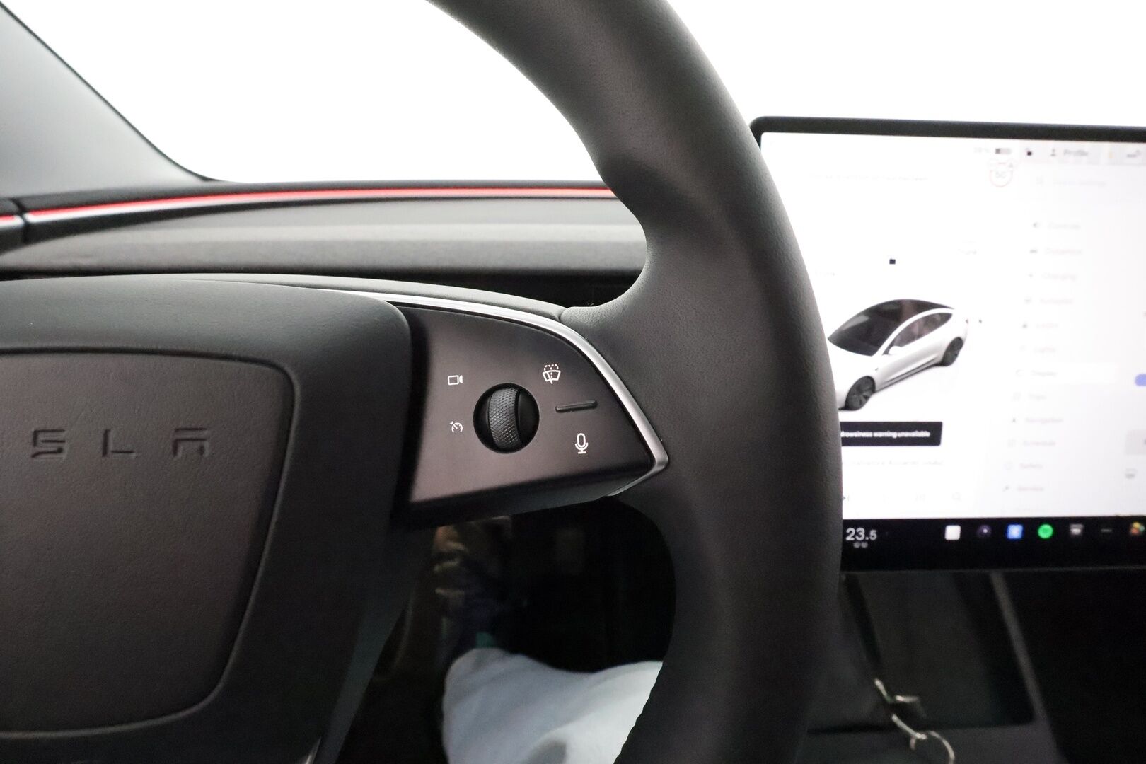 TESLA MODEL 3 2024 Highland Long Range **Ilmastoidut penkit / Lämpöpumppu / Matrix LED / Autopilot / Lasikatto / P.kamera** - 3,99 % KORKOTARJOUS TÄHÄN AUTOON - Ambient valot / Koti- ja kauppakeskus laturit