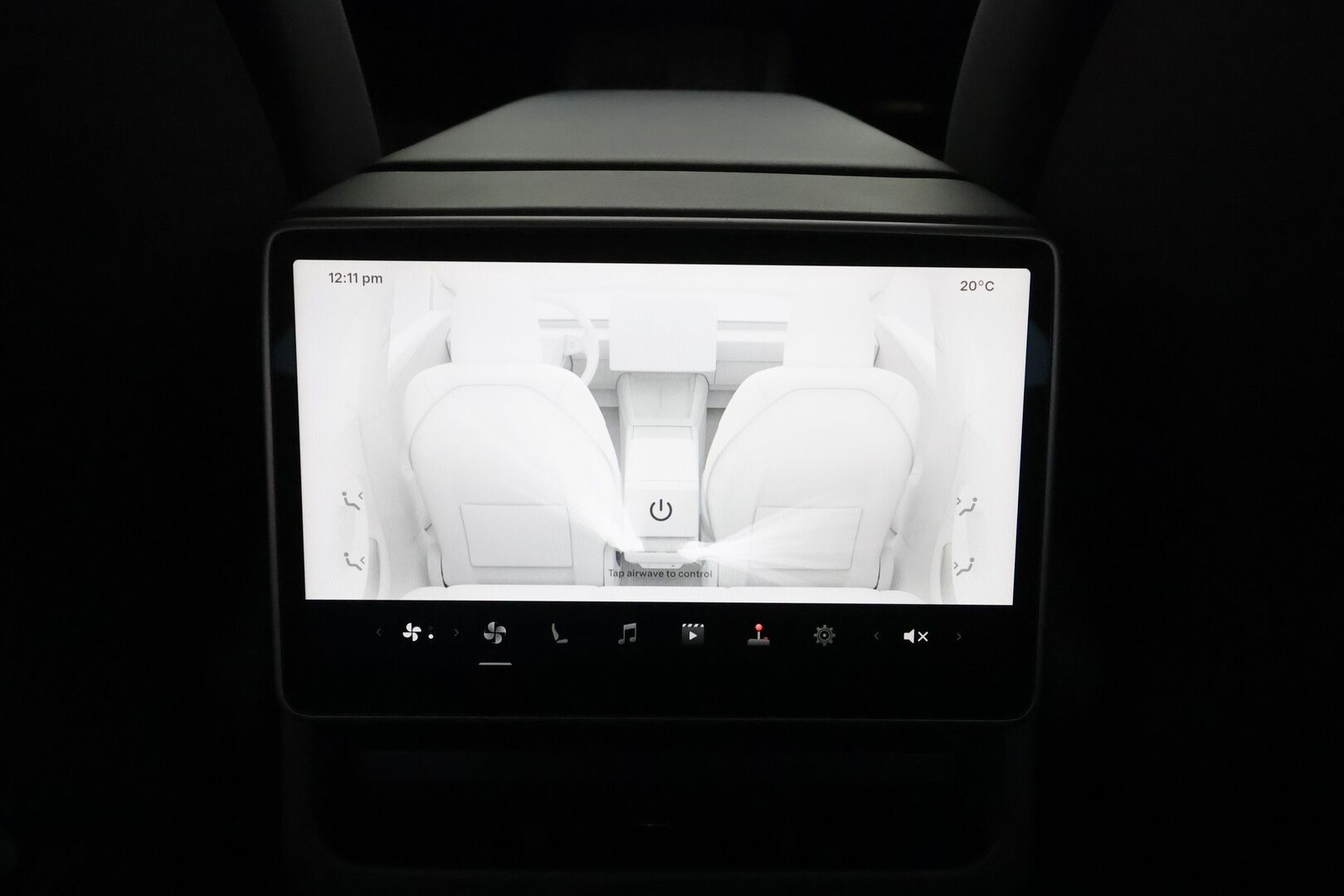 TESLA MODEL 3 2024 Highland Long Range **Ilmastoidut penkit / Lämpöpumppu / Matrix LED / Autopilot / Lasikatto / P.kamera** - 3,99 % KORKOTARJOUS TÄHÄN AUTOON - Ambient valot / Koti- ja kauppakeskus laturit