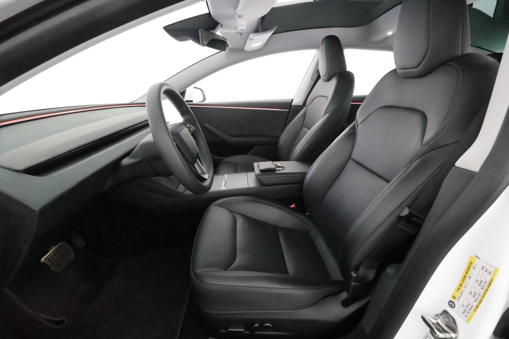 TESLA MODEL 3 2024 Highland Long Range **Ilmastoidut penkit / Lämpöpumppu / Matrix LED / Autopilot / Lasikatto / P.kamera** - 3,99 % KORKOTARJOUS TÄHÄN AUTOON - Ambient valot / Koti- ja kauppakeskus laturit
