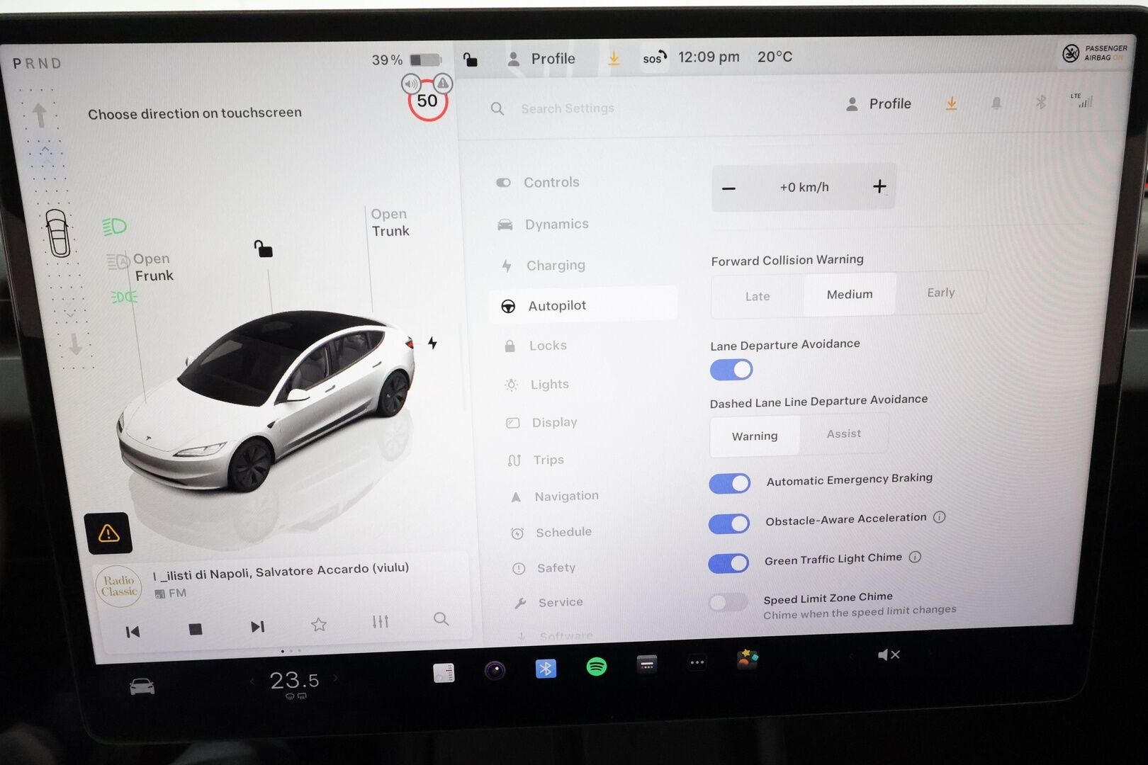 TESLA MODEL 3 2024 Highland Long Range **Ilmastoidut penkit / Lämpöpumppu / Matrix LED / Autopilot / Lasikatto / P.kamera** - 3,99 % KORKOTARJOUS TÄHÄN AUTOON - Ambient valot / Koti- ja kauppakeskus laturit