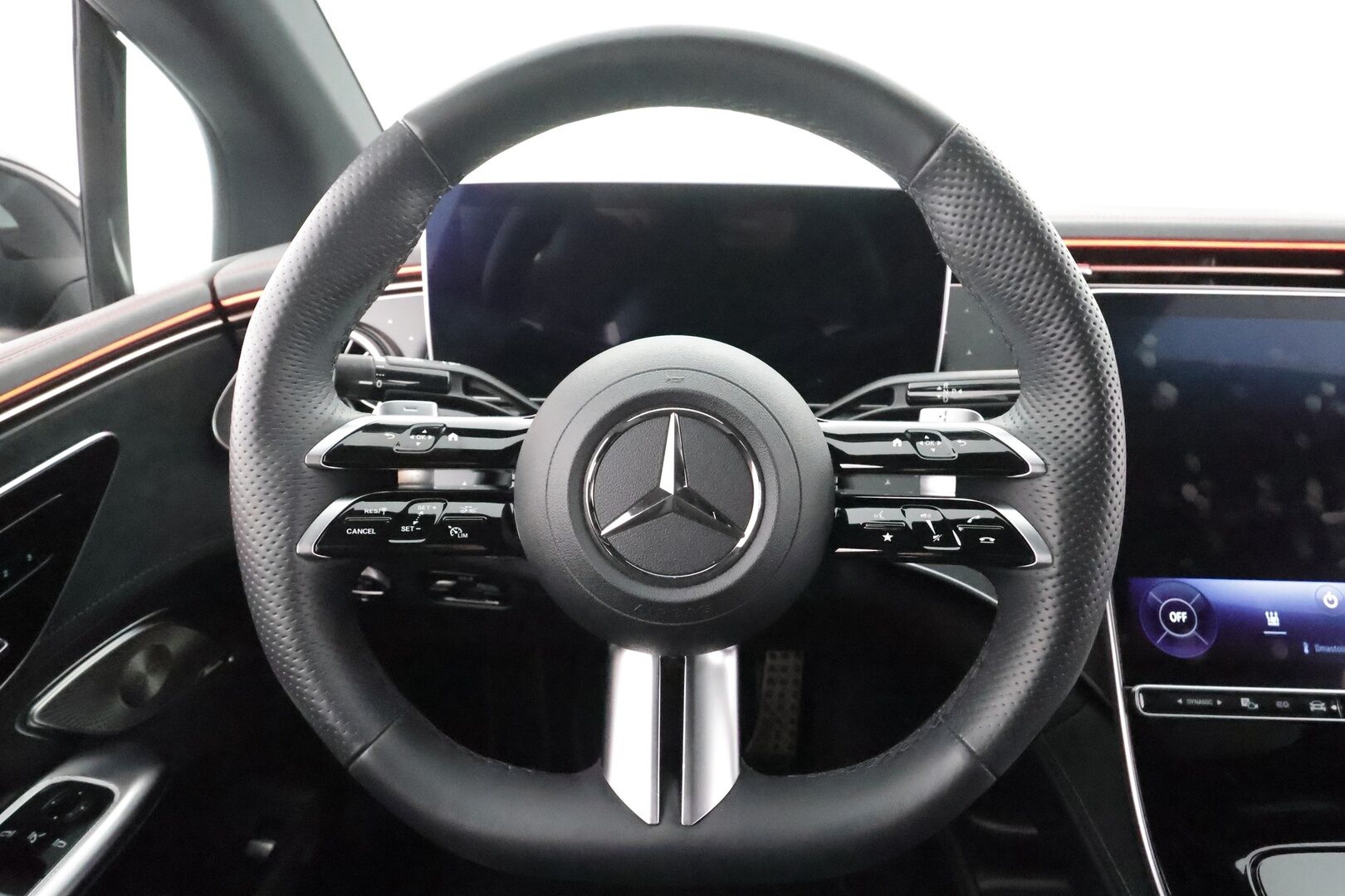 MERCEDES-BENZ EQE 2024 300 AMG * Distronic+ / ILP / Digital-LED / Koukku / Muistipenkit / Burmester / 360-Kamera / 4-Alueinen ilmastointi * - Koti & Kauppalaturi / Akku kuntotarkastettu / SoH 96.3% 