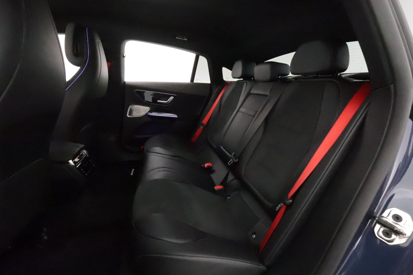 MERCEDES-BENZ EQE 2024 300 AMG **Distronic+ / Burmester / Digital Light / Koukku / Muistipenkit / Keyless / 360 Kamera / Apple&Android** - 2,99 % KORKOTARJOUS TÄHÄN AUTOON - 
