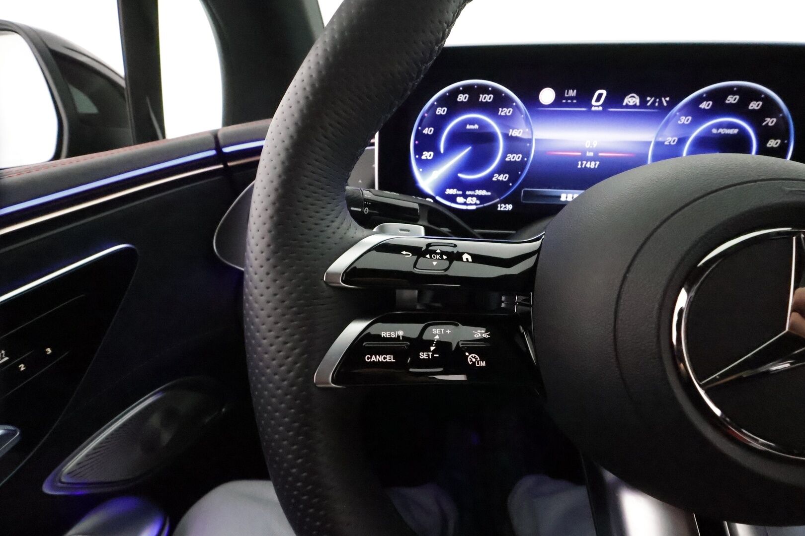 MERCEDES-BENZ EQE 2024 300 AMG **Distronic+ / Burmester / Digital Light / Koukku / Muistipenkit / Keyless / 360 Kamera / Apple&Android** - 2,99 % KORKOTARJOUS TÄHÄN AUTOON - 