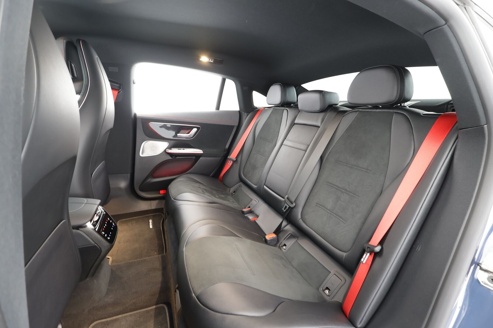 MERCEDES-BENZ EQE 2024 300 AMG * Distronic+ / ILP / Digital-LED / Koukku / Muistipenkit / Burmester / 360-Kamera / 4-Alueinen ilmastointi * - Koti & Kauppalaturi / Akku kuntotarkastettu / SoH 96.3% 