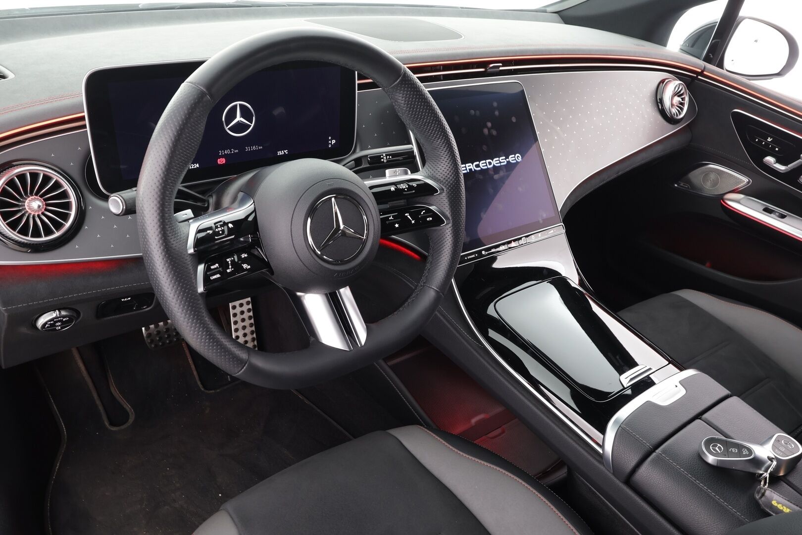 MERCEDES-BENZ EQE 2024 300 AMG * Distronic+ / ILP / Digital-LED / Koukku / Muistipenkit / Burmester / 360-Kamera / 4-Alueinen ilmastointi * - Koti & Kauppalaturi / Akku kuntotarkastettu / SoH 96.3% 