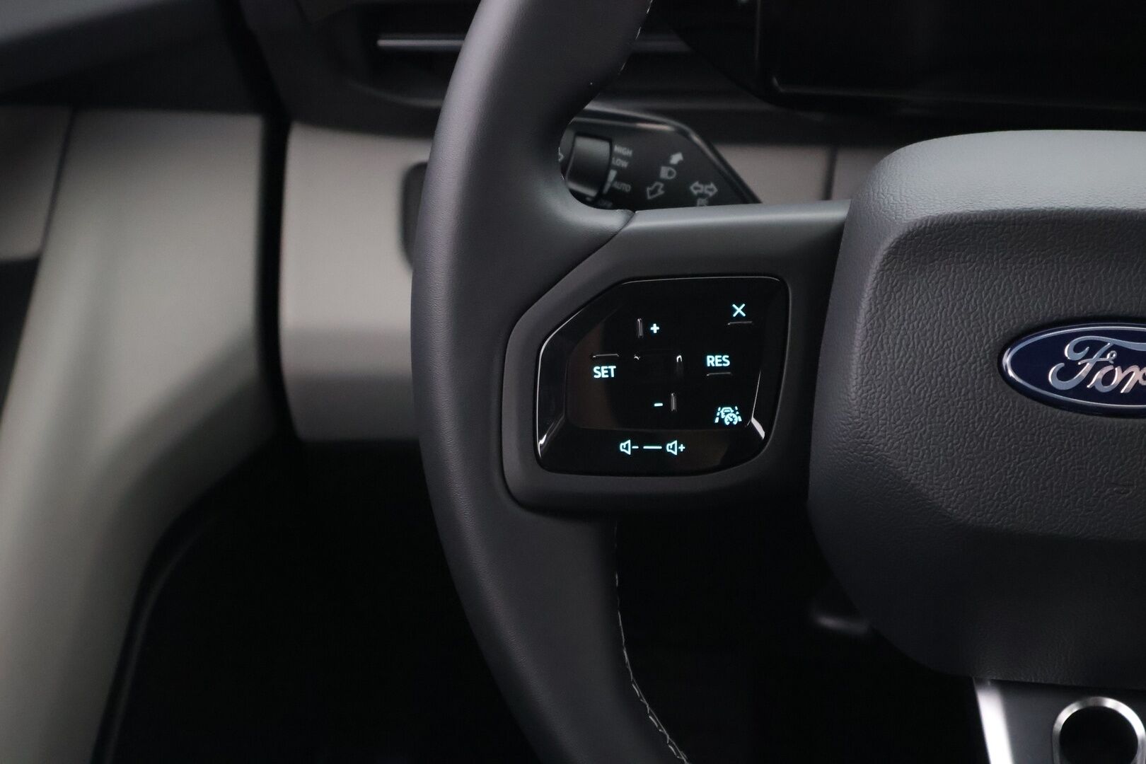 FORD CAPRI 2025 RWD Extended Range 77kWh 286hv * Lämpöpumppu / Adapt.Vakkari / Hieronta / Muistipenkki / Peruutuskamera / KeyLess - Vaihtoehto uudelle / ALV / Juuri tullut Tampereelle!