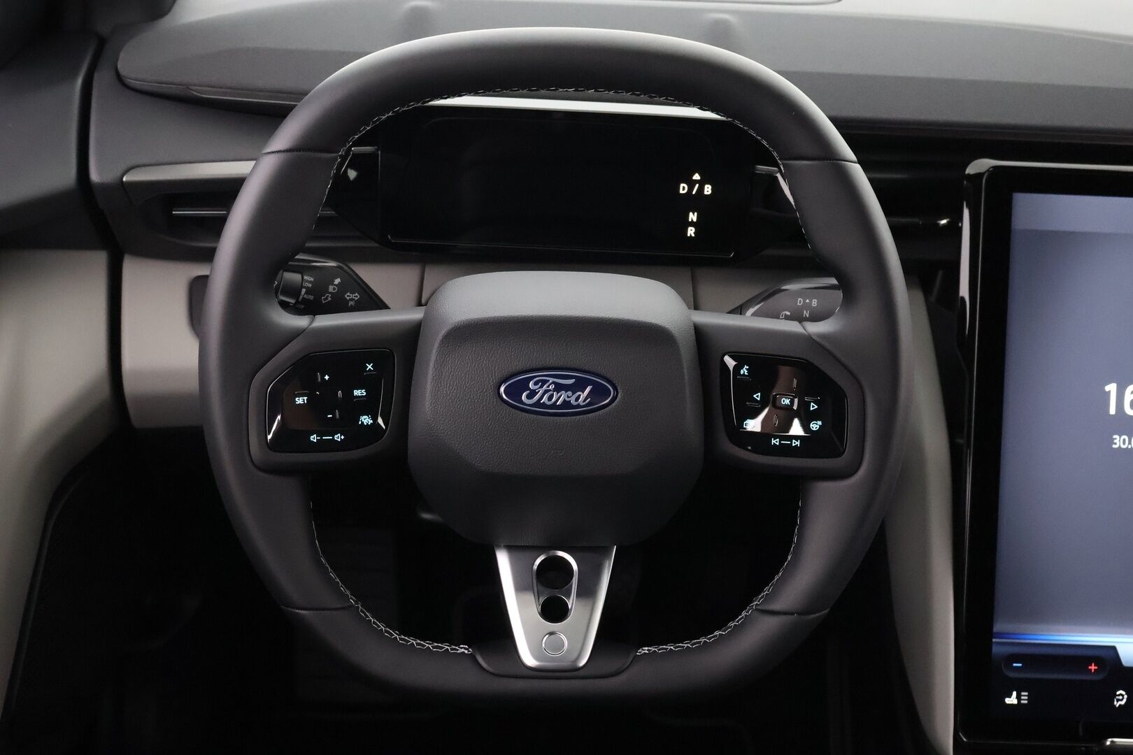 FORD CAPRI 2025 RWD Extended Range 77kWh 286hv * Lämpöpumppu / Adapt.Vakkari / Hieronta / Muistipenkki / Peruutuskamera / KeyLess - Vaihtoehto uudelle / ALV / Juuri tullut Tampereelle!