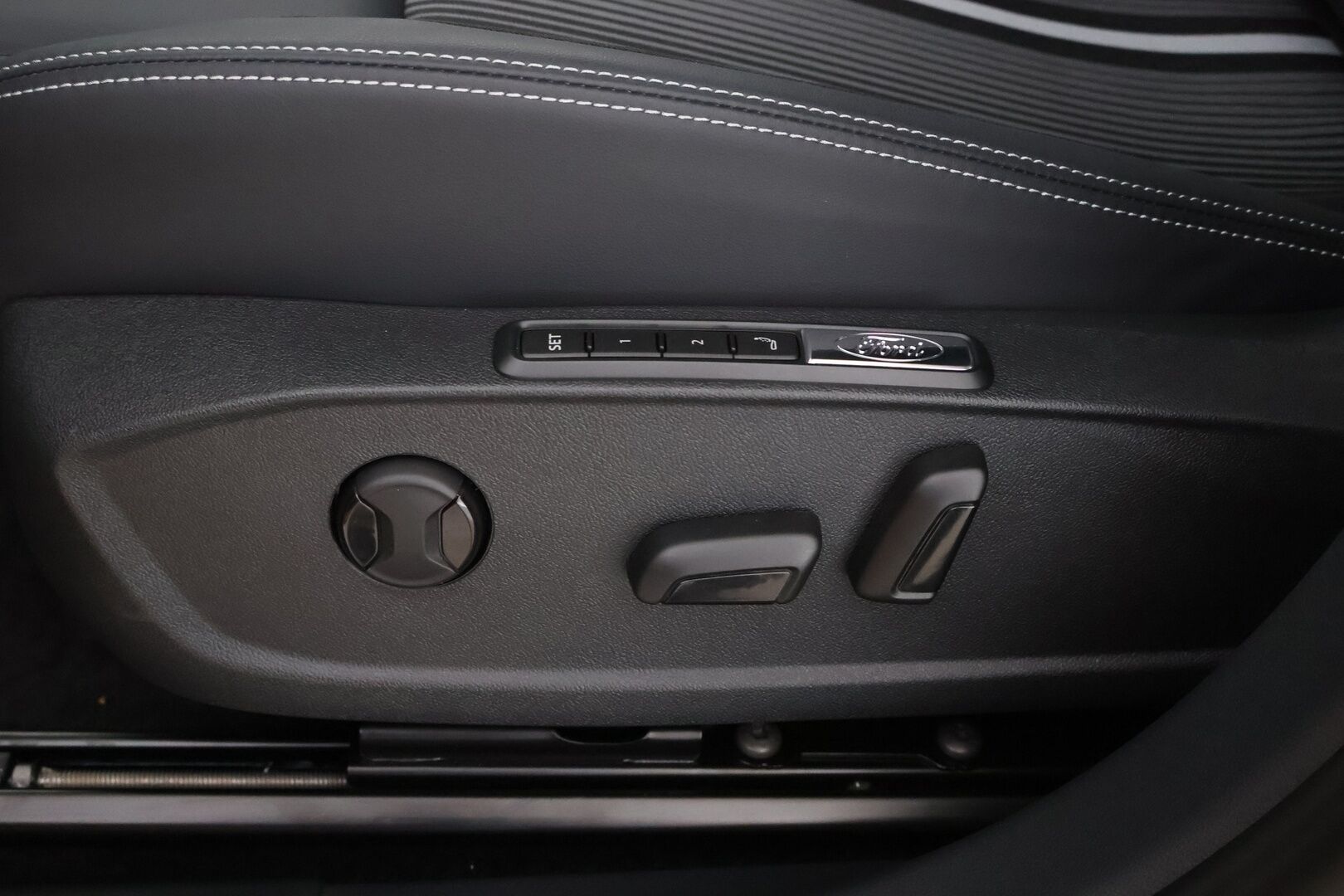 FORD CAPRI 2025 RWD Extended Range 77kWh 286hv * Lämpöpumppu / Adapt.Vakkari / Hieronta / Muistipenkki / Peruutuskamera / KeyLess - Vaihtoehto uudelle / ALV / Juuri tullut Tampereelle!