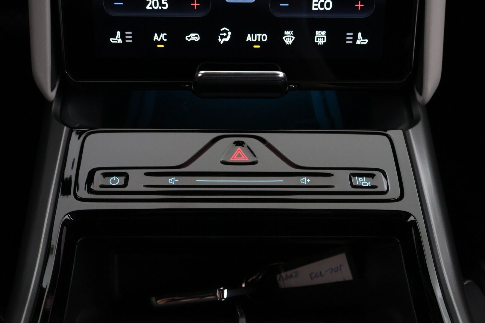 FORD CAPRI 2025 RWD Extended Range 77kWh 286hv * Lämpöpumppu / Adapt.Vakkari / Hieronta / Muistipenkki / Peruutuskamera / KeyLess - Vaihtoehto uudelle / ALV / Juuri tullut Tampereelle!