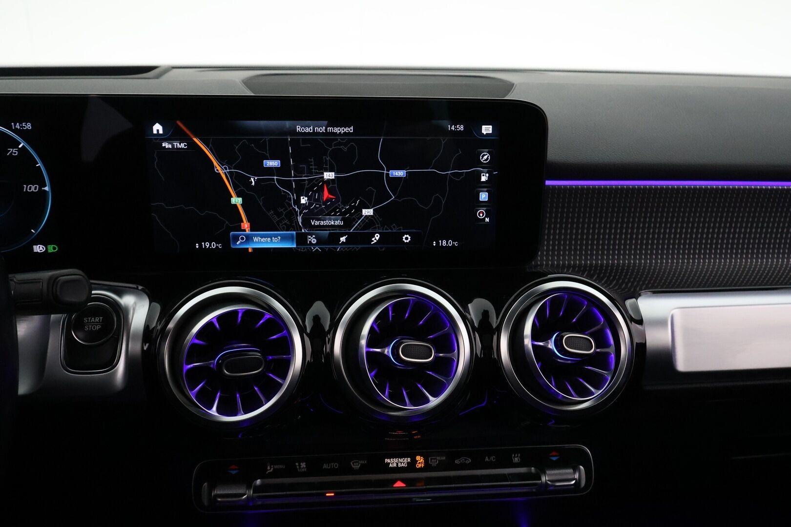 MERCEDES-BENZ EQB 2022 350 4MATIC 7-Paik **Panorama / Widescreen / HUD / Distronic+ / LED-High Performance / 360° / Sporttinahat Muistilla** - 3,99 % KORKOTARJOUS TÄHÄN AUTOON - Akku kuntotarkastettu / Kahdet Renkaat