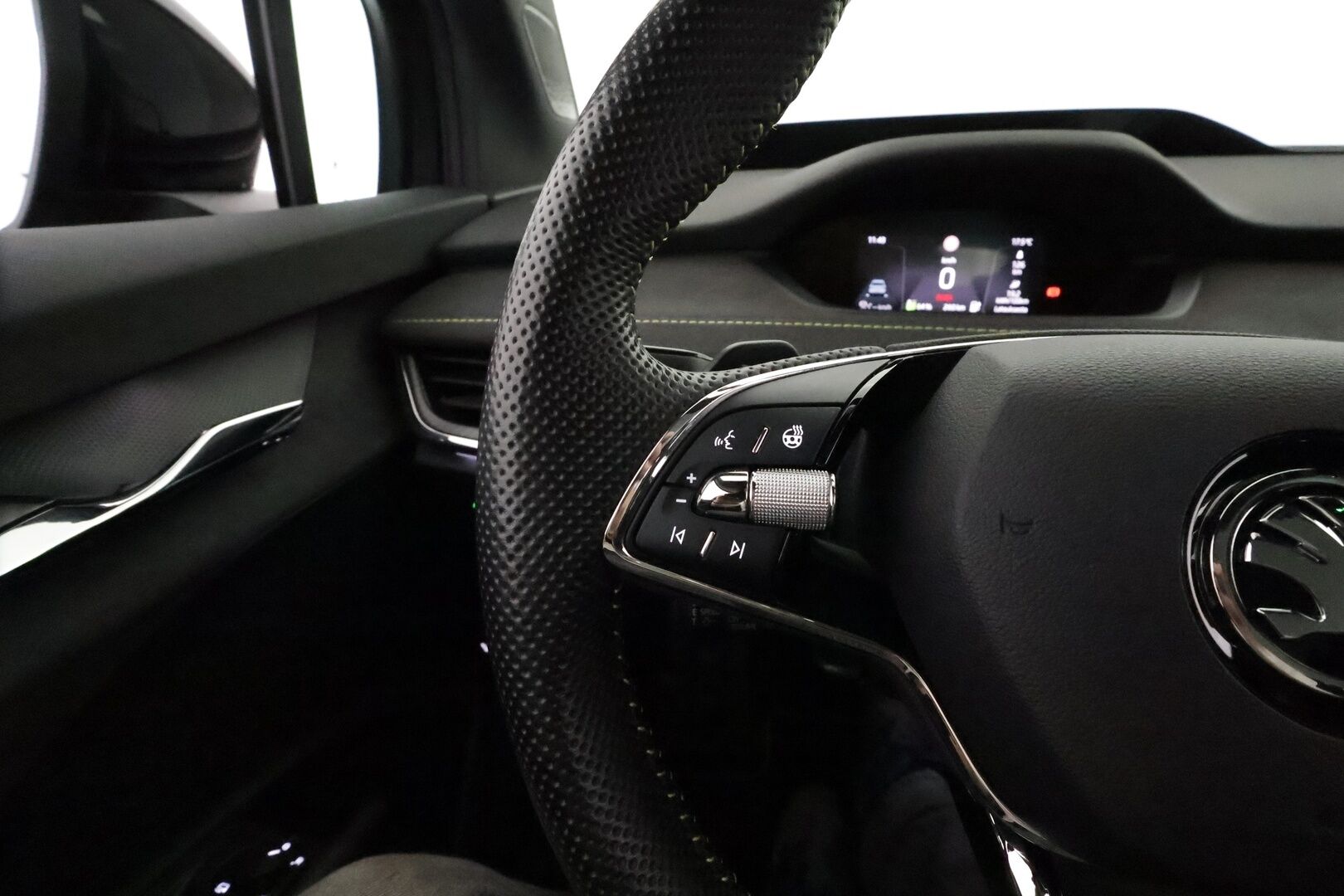 SKODA ENYAQ 2023 iV Coupe RS 220kW **Matrix LED / Canton / Adapt.vakkari / HUD / Muistipenkit / P.kamera / Lasikatto / Sporttipenkit / Nahka-Alcantara** - 3,99 % KORKOTARJOUS TÄHÄN AUTOON - Kahdet renkaat aluvanteilla / Merkkihuollettu / Lämpöpumppu