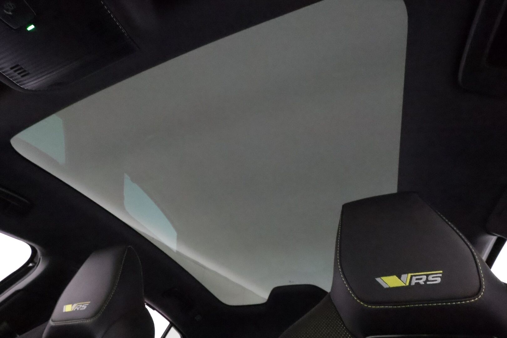 SKODA ENYAQ 2023 iV Coupe RS 220kW **Matrix LED / Canton / Adapt.vakkari / HUD / Muistipenkit / P.kamera / Lasikatto / Sporttipenkit / Nahka-Alcantara** - 3,99 % KORKOTARJOUS TÄHÄN AUTOON - Kahdet renkaat aluvanteilla / Merkkihuollettu / Lämpöpumppu