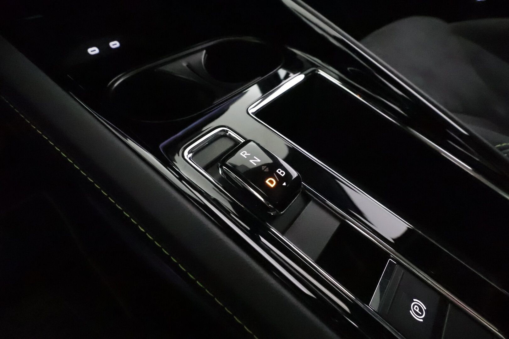 SKODA ENYAQ 2023 iV Coupe RS 220kW **Matrix LED / Canton / Adapt.vakkari / HUD / Muistipenkit / P.kamera / Lasikatto / Sporttipenkit / Nahka-Alcantara** - 3,99 % KORKOTARJOUS TÄHÄN AUTOON - Kahdet renkaat aluvanteilla / Merkkihuollettu / Lämpöpumppu