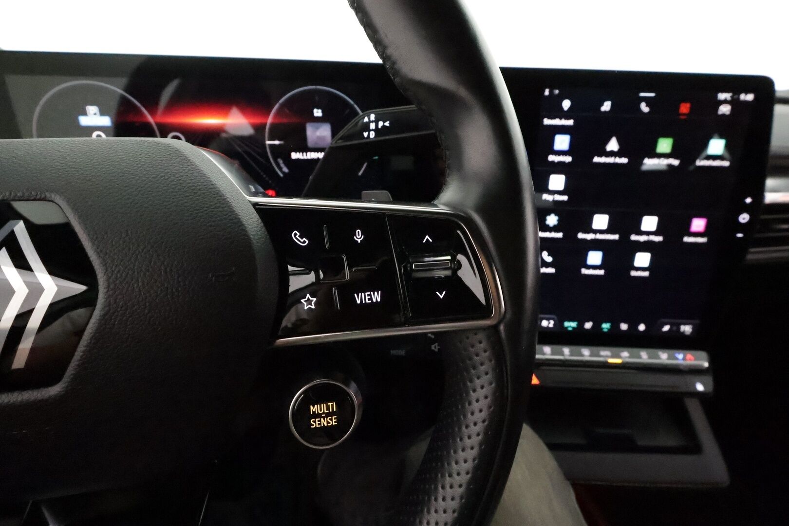 RENAULT MEGANE 2023 E-Tech electric 60kWh 220hv Iconic **Lämpöpumppu / H&K / Hierovat penkit / 360 Kamera / Adapt. vakkari / Apple&Android** - 3,99 % KORKOTARJOUS TÄHÄN AUTOON - 