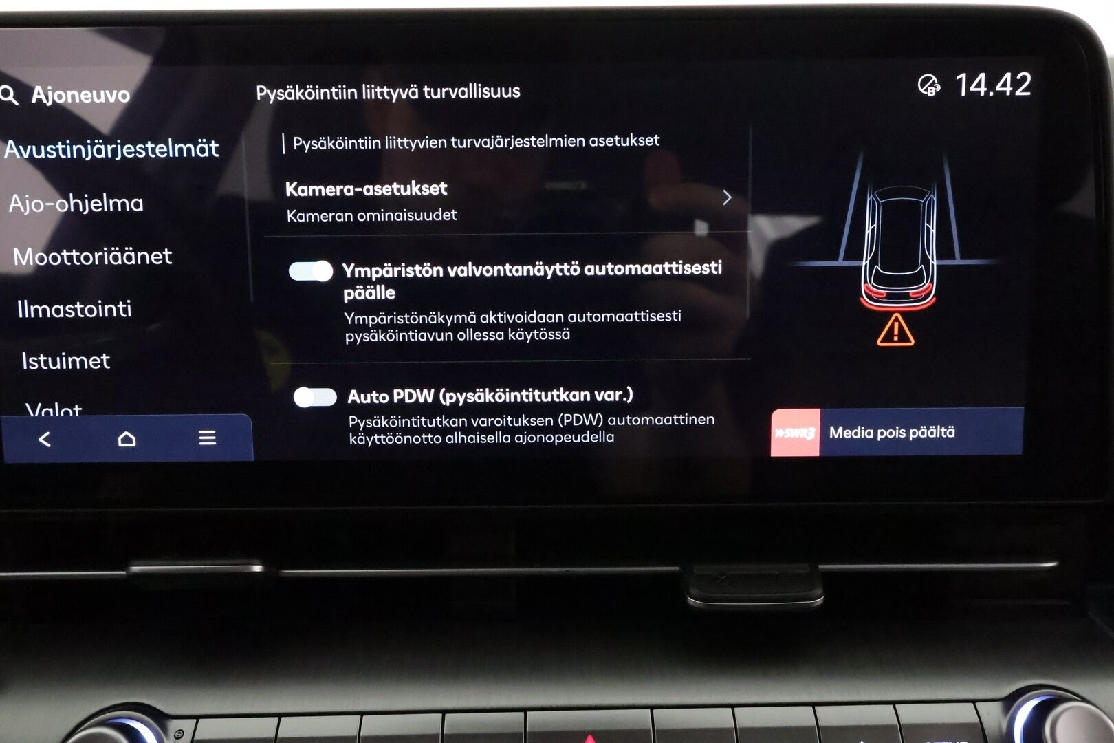 HYUNDAI KONA 2024 65 kWh 217 hv Premium **Adapt.vakkari / HUD / Bose / Lämpöpumppu / Sähköpenkit ilmasotinnilla / LED / Lasikattoluukku** - 3,99 % KORKOTARJOUS TÄHÄN AUTOON - Akku kuntotarkastettu! / Muistipenkki / 360.kamera / Digimittaristo / Nahat / KeylessGo