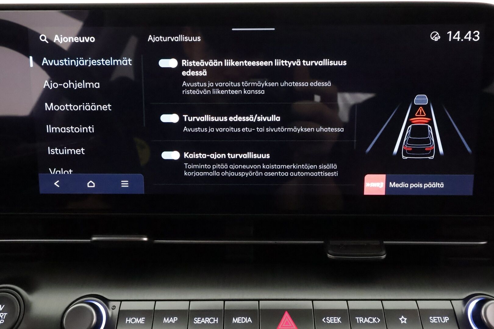 HYUNDAI KONA 2024 65 kWh 217 hv Premium **Adapt.vakkari / HUD / Bose / Lämpöpumppu / Sähköpenkit ilmasotinnilla / LED / Lasikattoluukku** - 3,99 % KORKOTARJOUS TÄHÄN AUTOON - Akku kuntotarkastettu! / Muistipenkki / 360.kamera / Digimittaristo / Nahat / KeylessGo