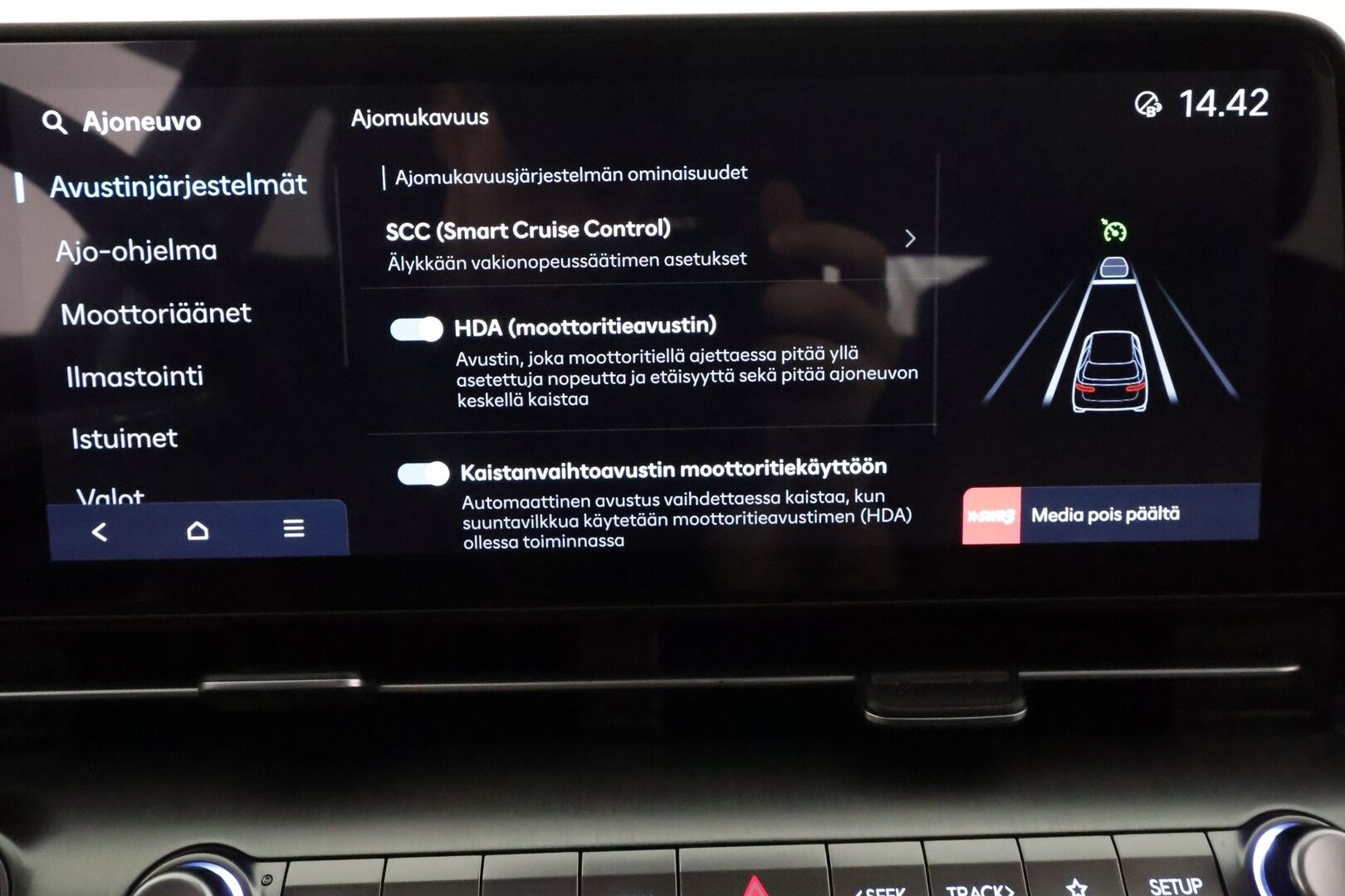 HYUNDAI KONA 2024 65 kWh 217 hv Premium **Adapt.vakkari / HUD / Bose / Lämpöpumppu / Sähköpenkit ilmasotinnilla / LED / Lasikattoluukku** - 3,99 % KORKOTARJOUS TÄHÄN AUTOON - Akku kuntotarkastettu! / Muistipenkki / 360.kamera / Digimittaristo / Nahat / KeylessGo
