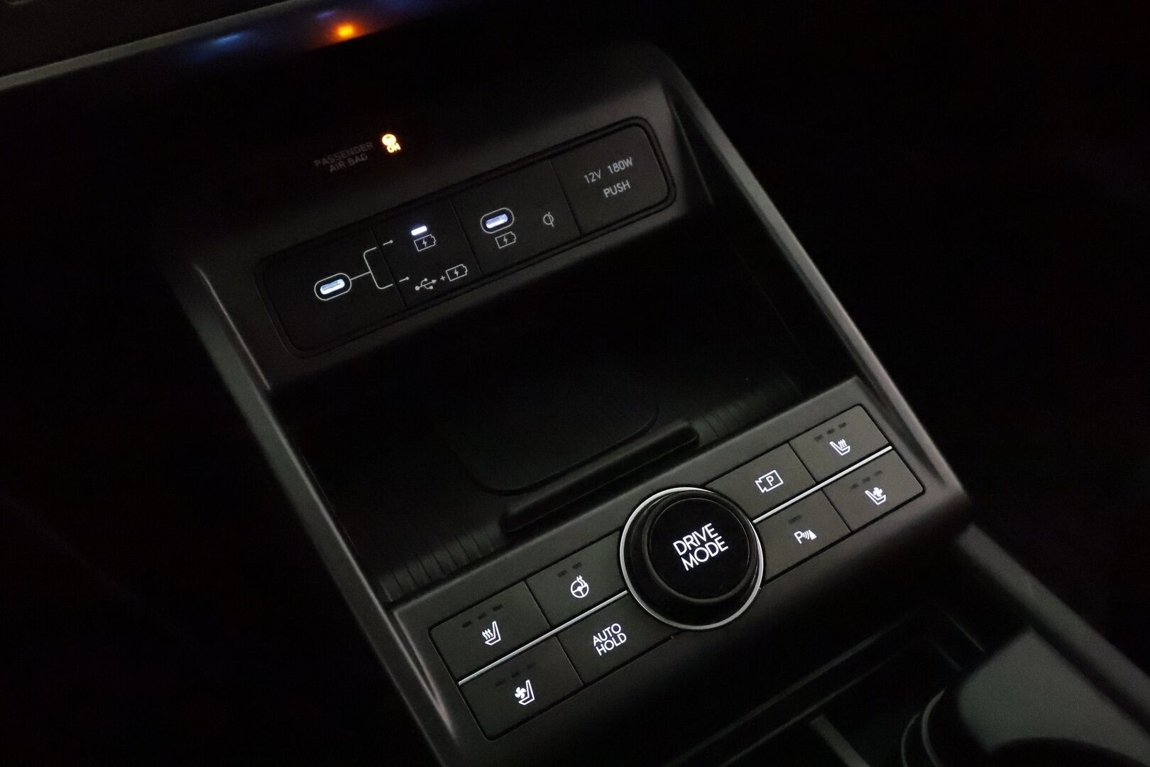 HYUNDAI KONA 2024 65 kWh 217 hv Premium **Adapt.vakkari / HUD / Bose / Lämpöpumppu / Sähköpenkit ilmasotinnilla / LED / Lasikattoluukku** - 3,99 % KORKOTARJOUS TÄHÄN AUTOON - Akku kuntotarkastettu! / Muistipenkki / 360.kamera / Digimittaristo / Nahat / KeylessGo
