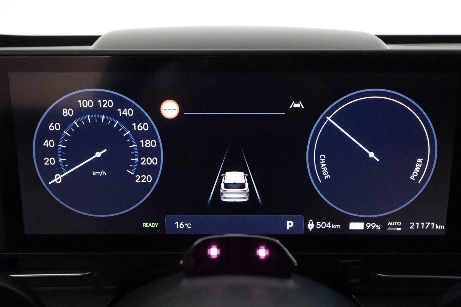 HYUNDAI KONA 2024 65 kWh 217 hv Premium **Adapt.vakkari / HUD / Bose / Lämpöpumppu / Sähköpenkit ilmasotinnilla / LED / Lasikattoluukku** - 3,99 % KORKOTARJOUS TÄHÄN AUTOON - Akku kuntotarkastettu! / Muistipenkki / 360.kamera / Digimittaristo / Nahat / KeylessGo