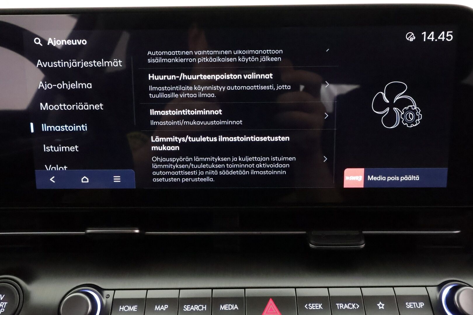 HYUNDAI KONA 2024 65 kWh 217 hv Premium **Adapt.vakkari / HUD / Bose / Lämpöpumppu / Sähköpenkit ilmasotinnilla / LED / Lasikattoluukku** - 3,99 % KORKOTARJOUS TÄHÄN AUTOON - Akku kuntotarkastettu! / Muistipenkki / 360.kamera / Digimittaristo / Nahat / KeylessGo