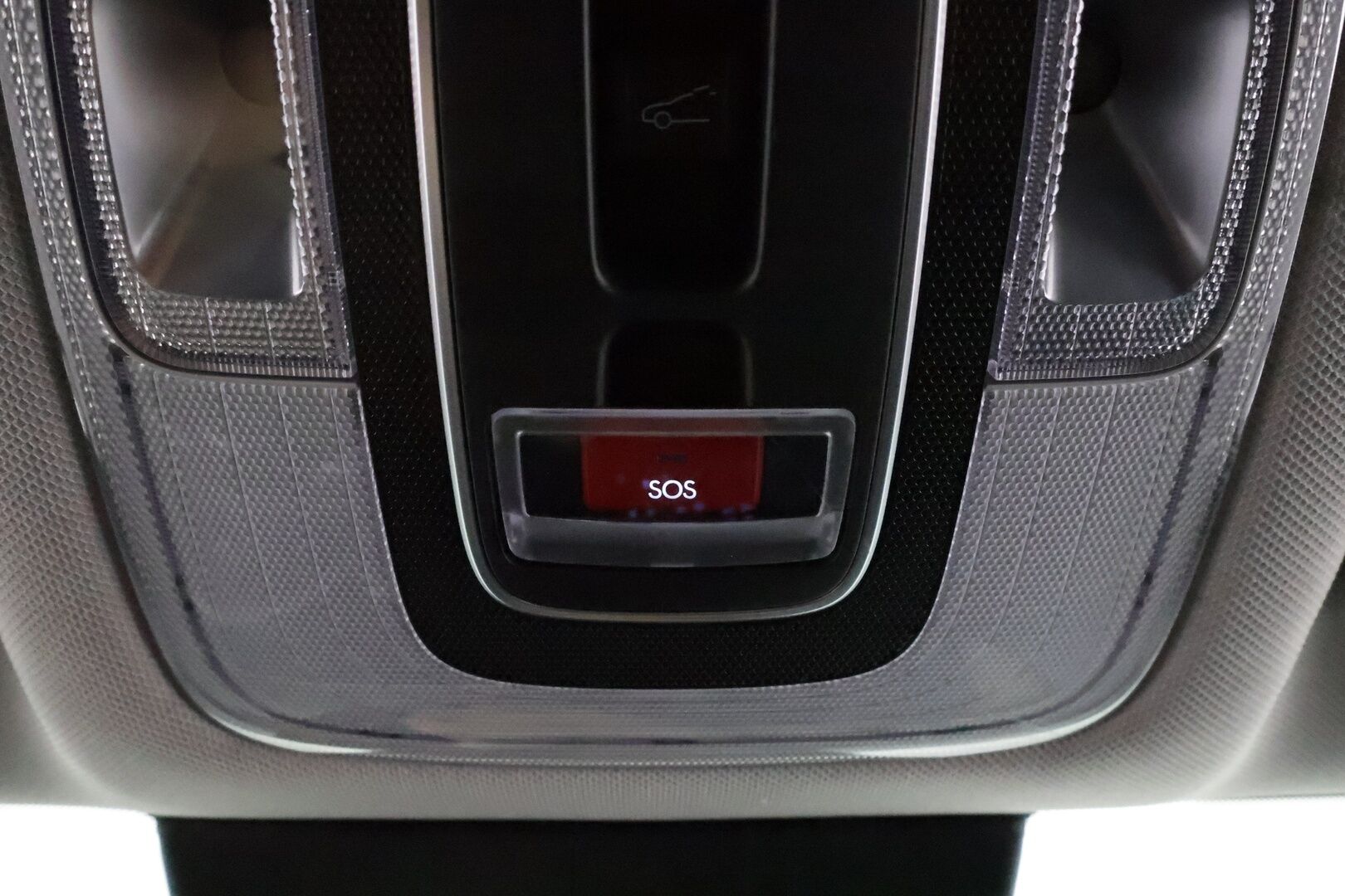 HYUNDAI KONA 2024 65 kWh 217 hv Premium **Adapt.vakkari / HUD / Bose / Lämpöpumppu / Sähköpenkit ilmasotinnilla / LED / Lasikattoluukku** - 3,99 % KORKOTARJOUS TÄHÄN AUTOON - Akku kuntotarkastettu! / Muistipenkki / 360.kamera / Digimittaristo / Nahat / KeylessGo