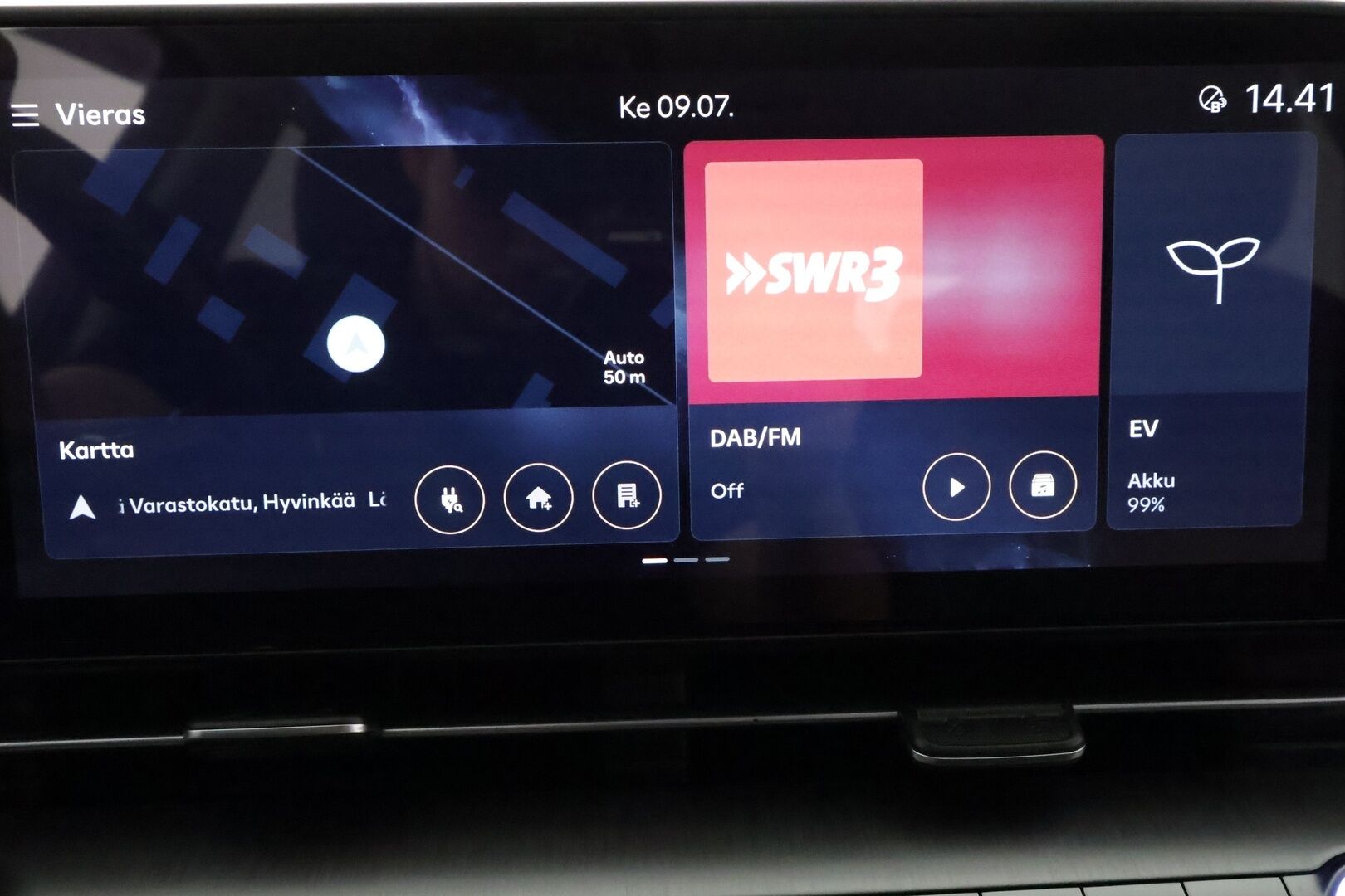 HYUNDAI KONA 2024 65 kWh 217 hv Premium **Adapt.vakkari / HUD / Bose / Lämpöpumppu / Sähköpenkit ilmasotinnilla / LED / Lasikattoluukku** - 3,99 % KORKOTARJOUS TÄHÄN AUTOON - Akku kuntotarkastettu! / Muistipenkki / 360.kamera / Digimittaristo / Nahat / KeylessGo