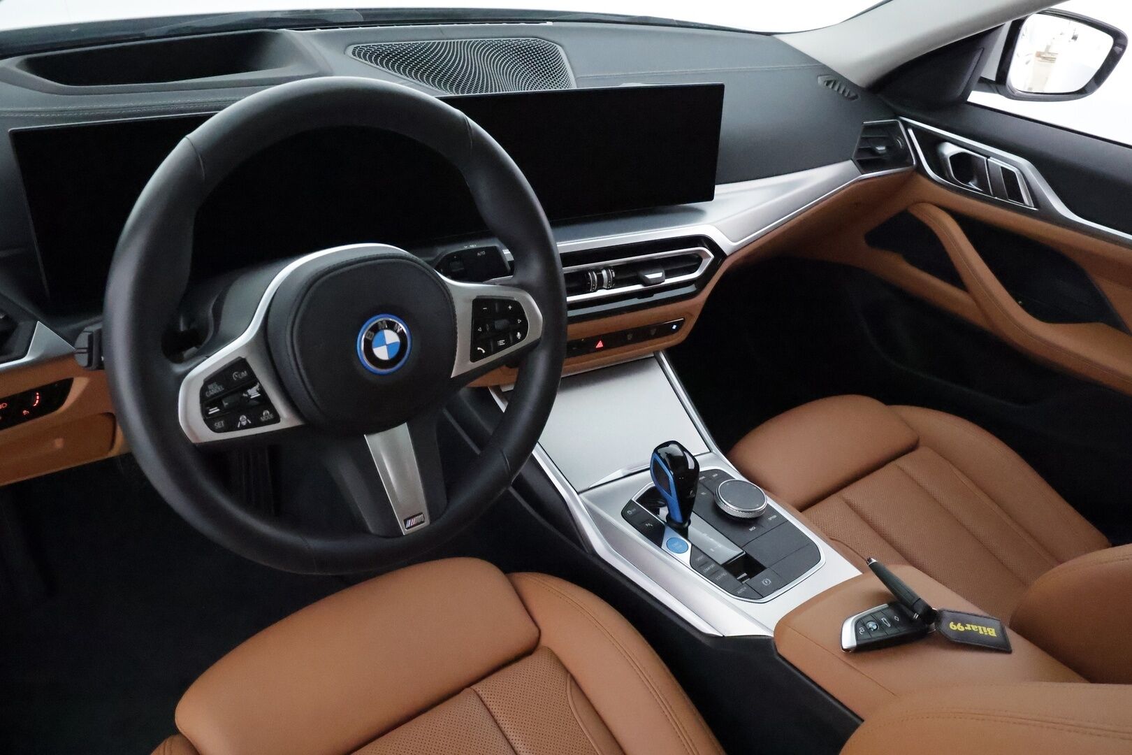 BMW I4 2022 eDrive40 Gran Coupe **WIdescreen / HUD / Adapt.Vakkari / HiFi / LED-valot / P.kamera / Sporttipenkki Muistilla** - 3,99 % KORKOTARJOUS TÄHÄN AUTOON - Akku kuntotarkastettu! / Merkkihuollettu / HYVILLÄ VARUSTEILLA!