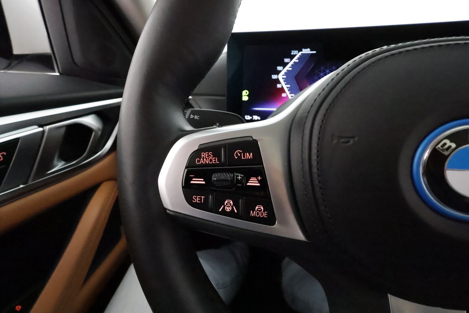 BMW I4 2022 eDrive40 Gran Coupe **WIdescreen / HUD / Adapt.Vakkari / HiFi / LED-valot / P.kamera / Sporttipenkki Muistilla** - 3,99 % KORKOTARJOUS TÄHÄN AUTOON - Akku kuntotarkastettu! / Merkkihuollettu / HYVILLÄ VARUSTEILLA!