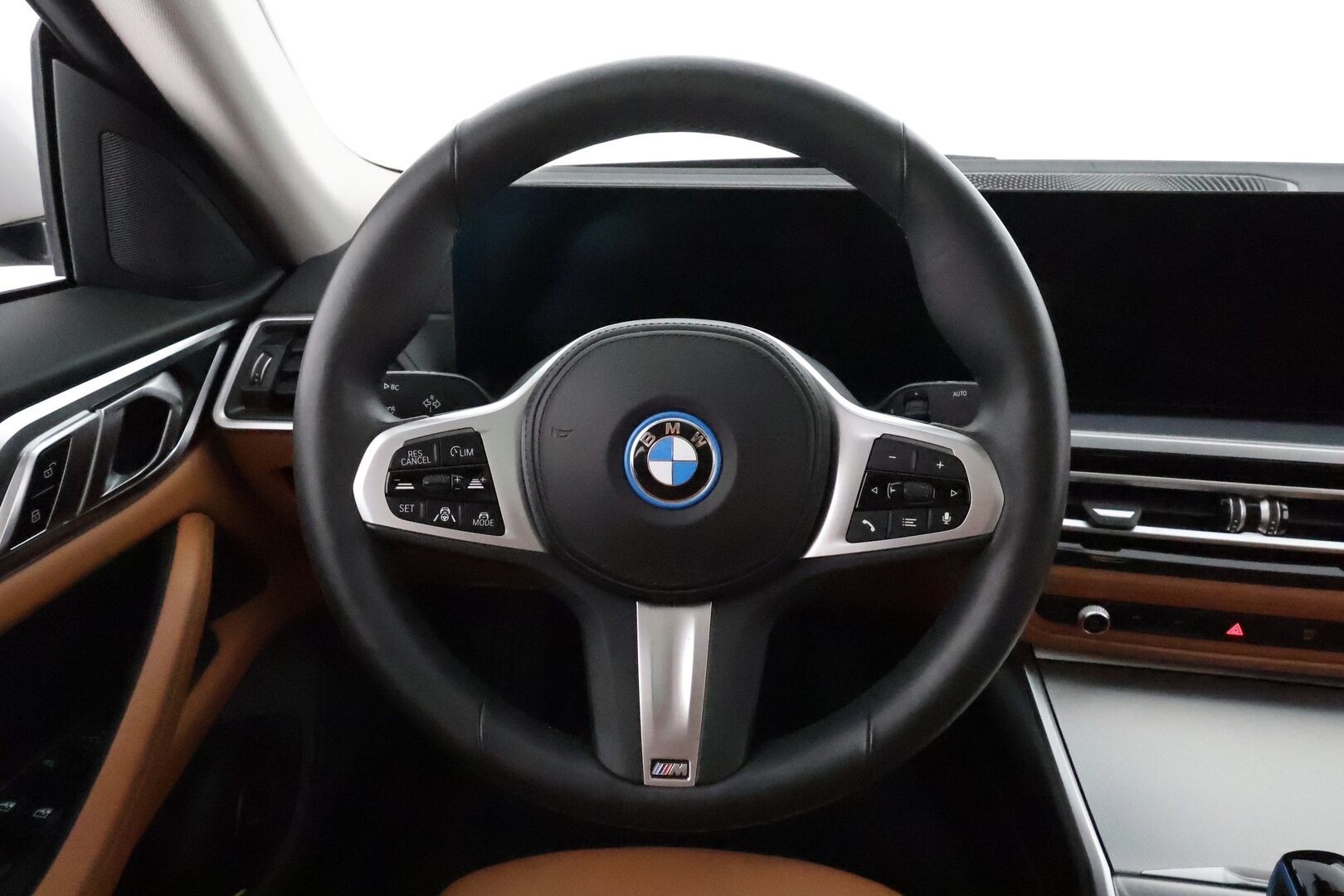 BMW I4 2022 eDrive40 Gran Coupe **WIdescreen / HUD / Adapt.Vakkari / HiFi / LED-valot / P.kamera / Sporttipenkki Muistilla** - 3,99 % KORKOTARJOUS TÄHÄN AUTOON - Akku kuntotarkastettu! / Merkkihuollettu / HYVILLÄ VARUSTEILLA!