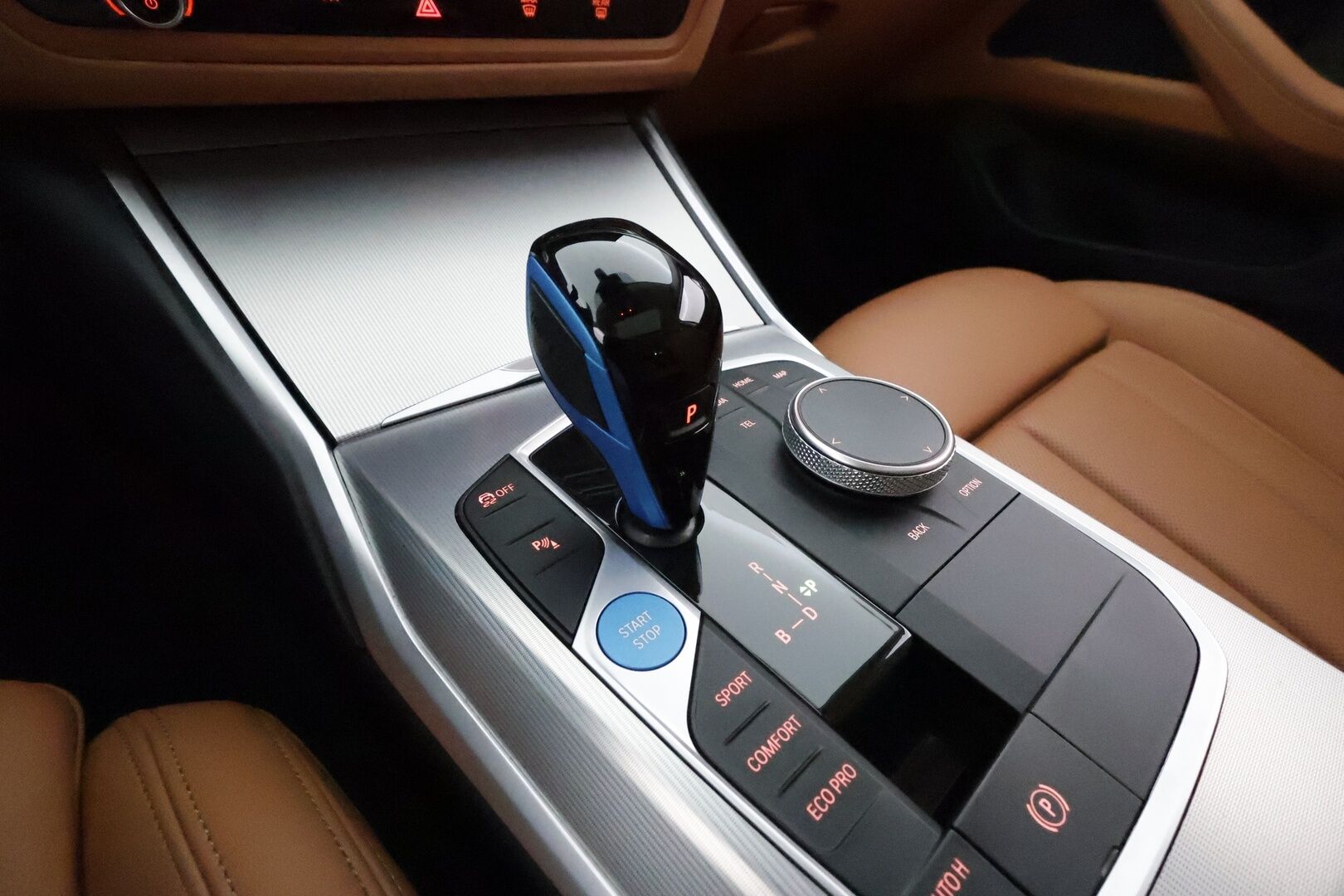 BMW I4 2022 eDrive40 Gran Coupe **WIdescreen / HUD / Adapt.Vakkari / HiFi / LED-valot / P.kamera / Sporttipenkki Muistilla** - 3,99 % KORKOTARJOUS TÄHÄN AUTOON - Akku kuntotarkastettu! / Merkkihuollettu / HYVILLÄ VARUSTEILLA!