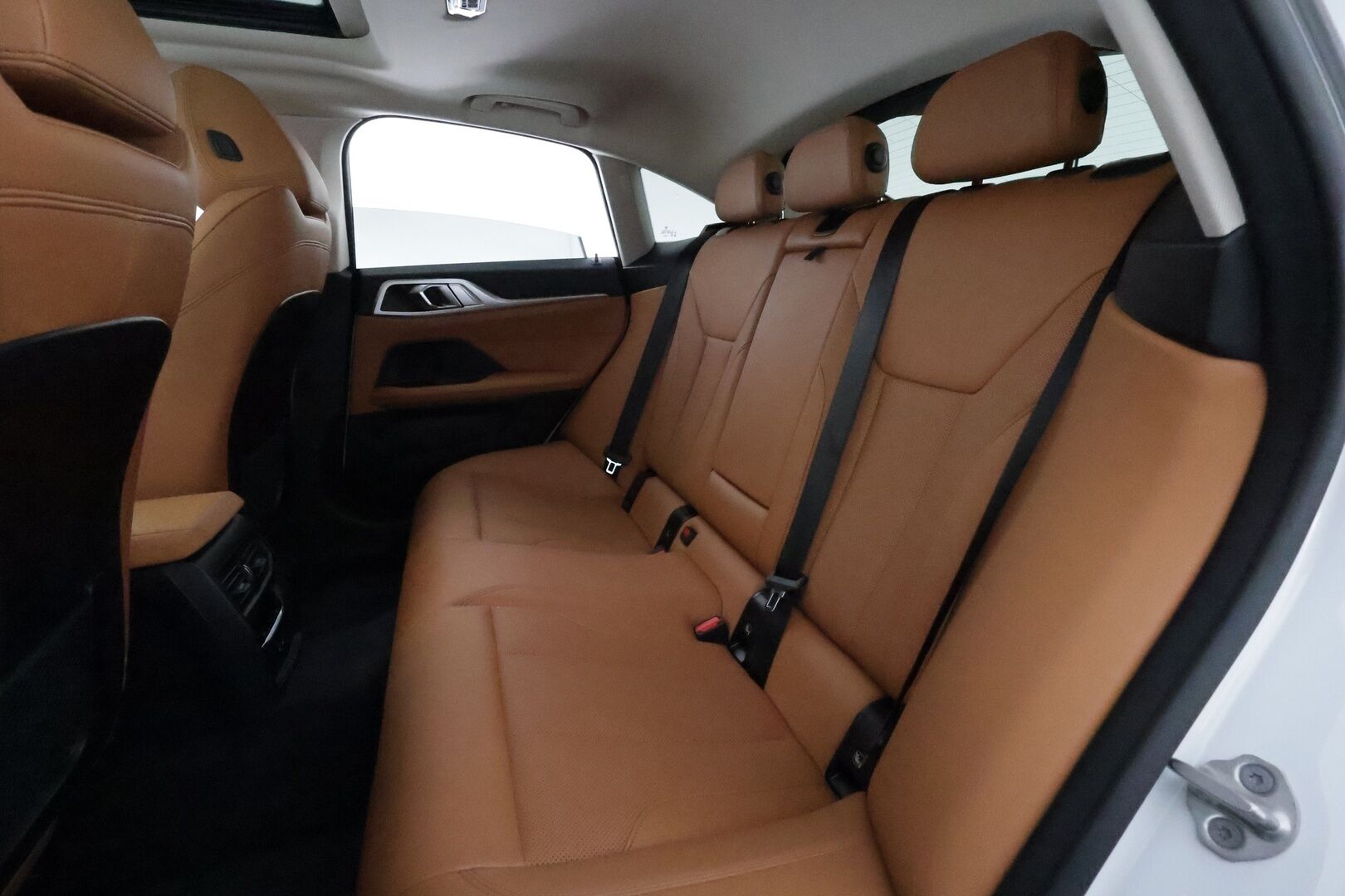 BMW I4 2022 eDrive40 Gran Coupe **WIdescreen / HUD / Adapt.Vakkari / HiFi / LED-valot / P.kamera / Sporttipenkki Muistilla** - 3,99 % KORKOTARJOUS TÄHÄN AUTOON - Akku kuntotarkastettu! / Merkkihuollettu / HYVILLÄ VARUSTEILLA!
