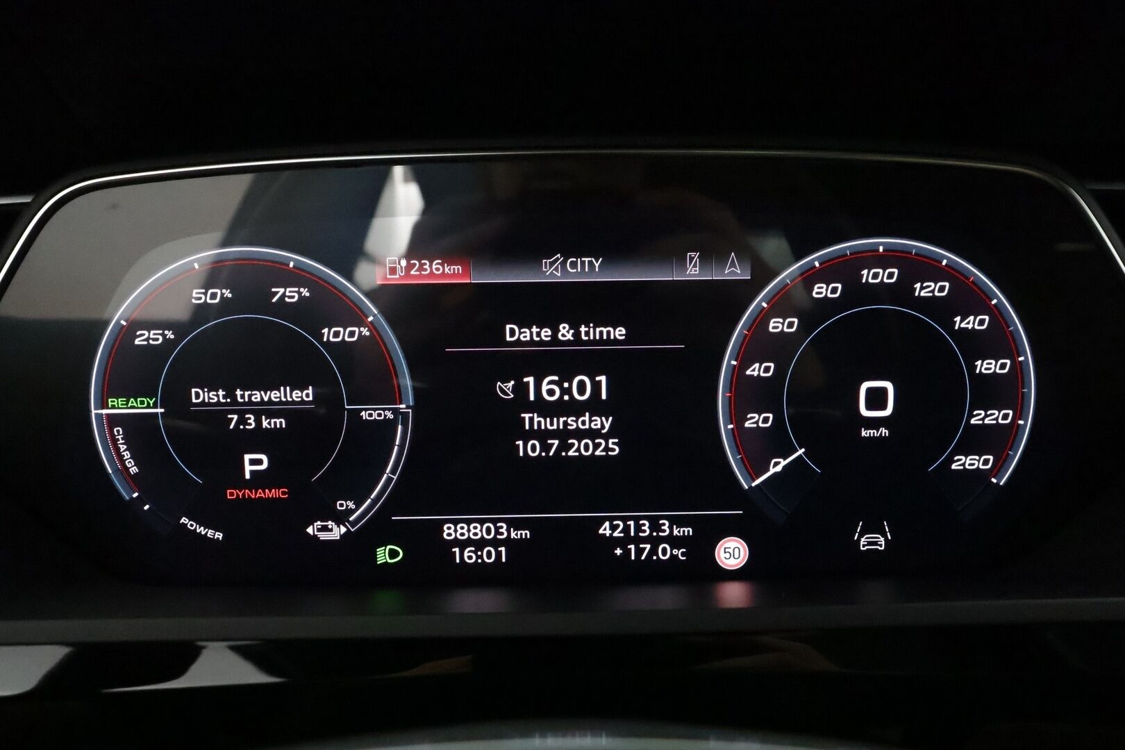 AUDI E-TRON 2022 Sportback Advanced 50 quattro **Panorama / HUD / B&O / Adapt.Vakkari / Matrix-LED / 360° / Sporttipenkki Muistilla** - 3,99 % KORKOTARJOUS TÄHÄN AUTOON - 2x Latauskaapelit / HUIPPU VARUSTEET!
