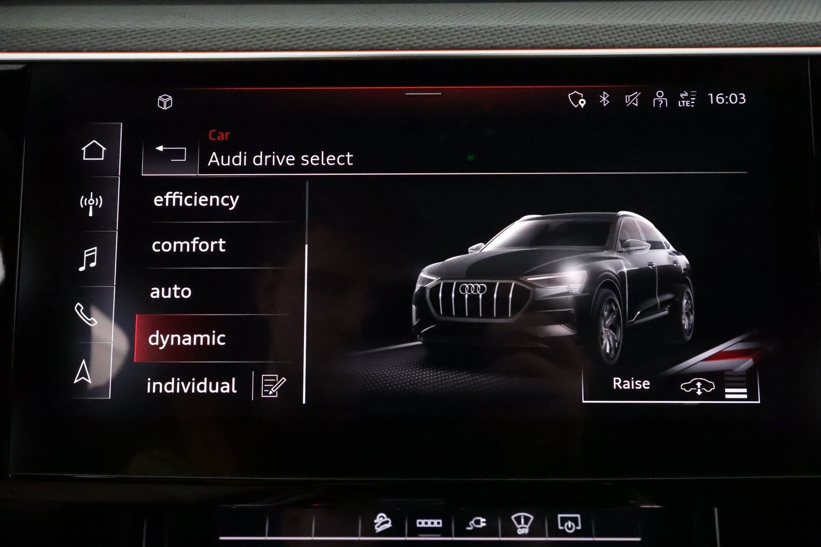 AUDI E-TRON 2022 Sportback Advanced 50 quattro **Panorama / HUD / B&O / Adapt.Vakkari / Matrix-LED / 360° / Sporttipenkki Muistilla** - 3,99 % KORKOTARJOUS TÄHÄN AUTOON - 2x Latauskaapelit / HUIPPU VARUSTEET!