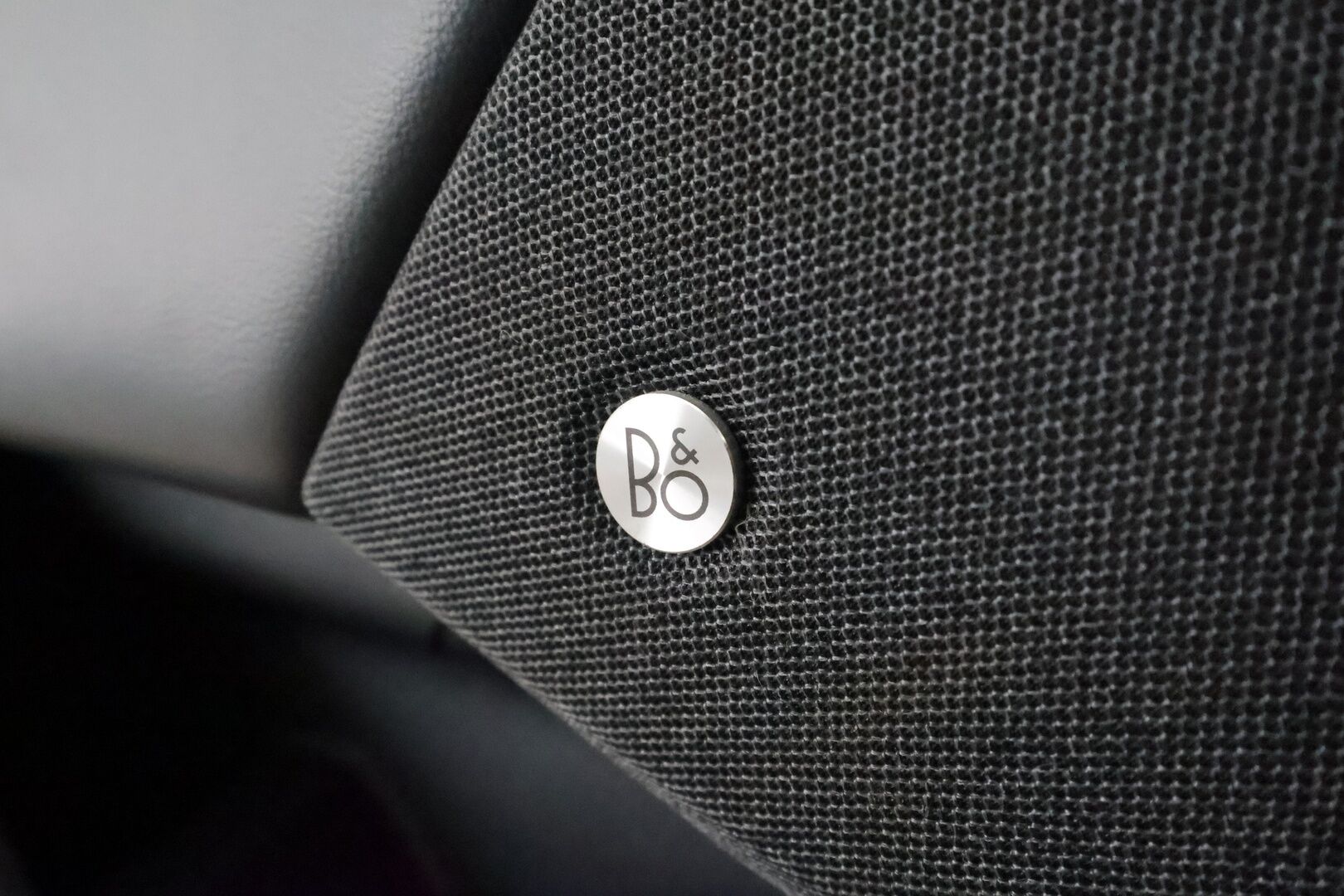 FORD MUSTANG MACH-E 2022 AWD Standard Range **Adapt.Vakkari / LED-valot / 360° / Bang&Olufsen / Lasikatto / Muistipenkki / Navi / Kaistavahti** - VIIMEISEN PÄÄLLE TUUNATTU! / KATSO KUVAT! / Merkkihuollettu / 2x Latauskaapelit 